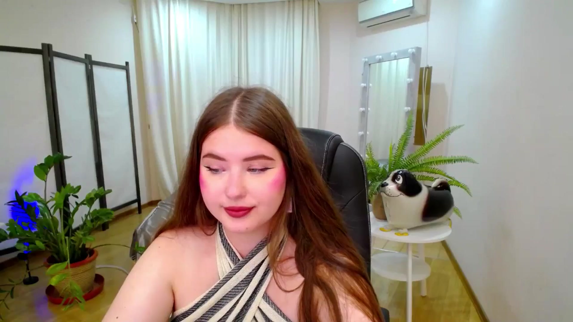 Gallery image thumbnail from AdmireMyEyes's myfreecams stream on, 07/17/2025, 07:46 image 19 of 20