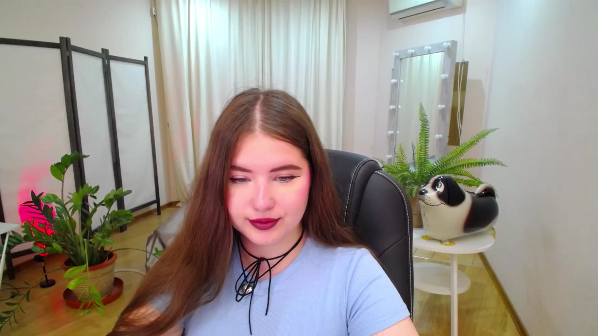 Gallery image thumbnail from AdmireMyEyes's myfreecams stream on, 07/19/2025, 19:27 image 4 of 20