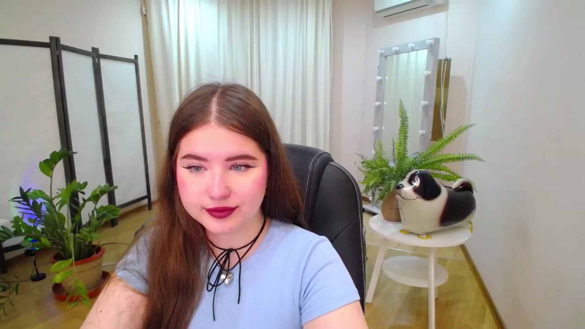 Gallery image thumbnail from AdmireMyEyes's myfreecams stream on, 07/19/2025, 19:27 image 15 of 20