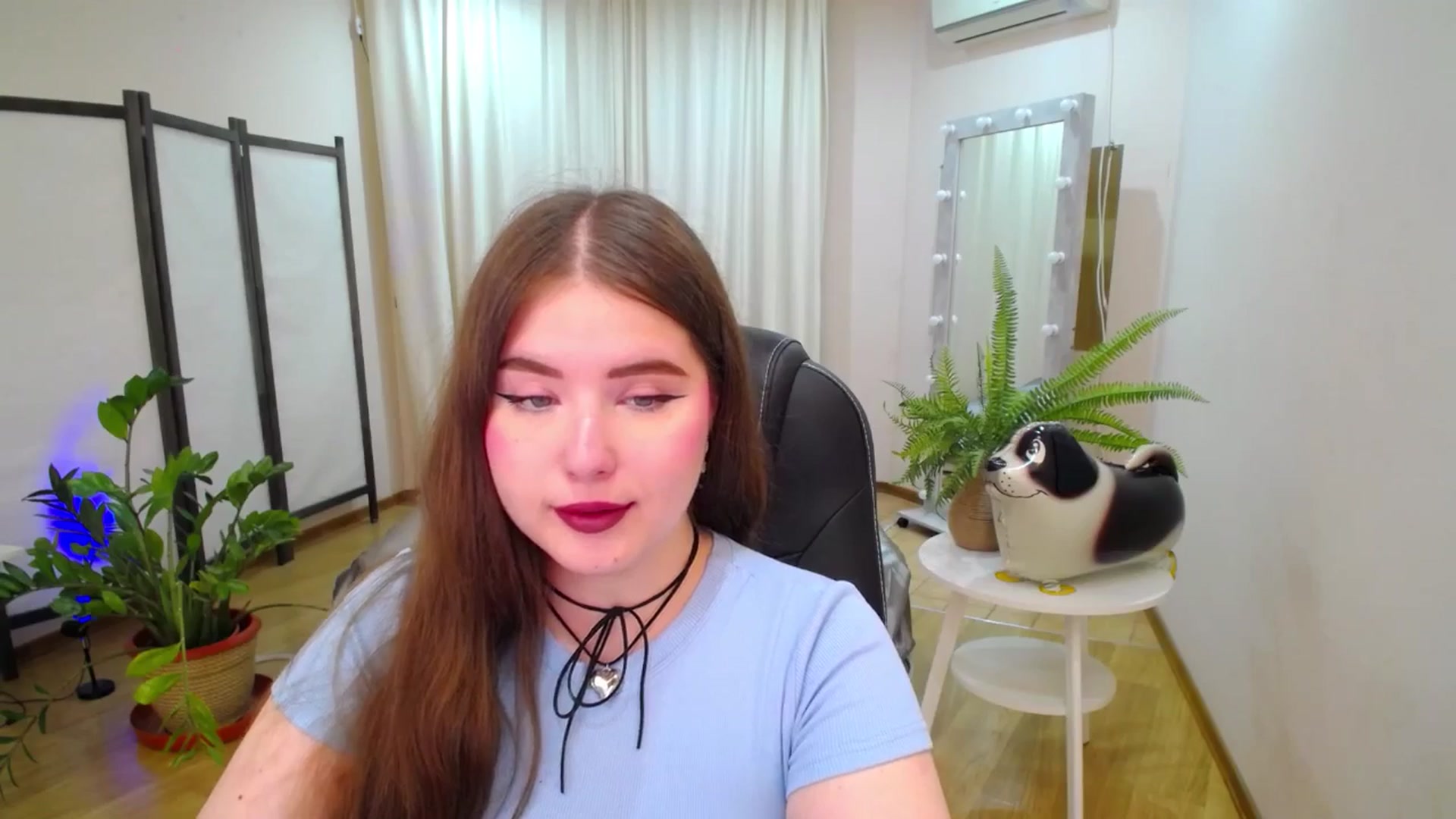 Gallery image thumbnail from AdmireMyEyes's myfreecams stream on, 07/19/2025, 19:27 image 12 of 20