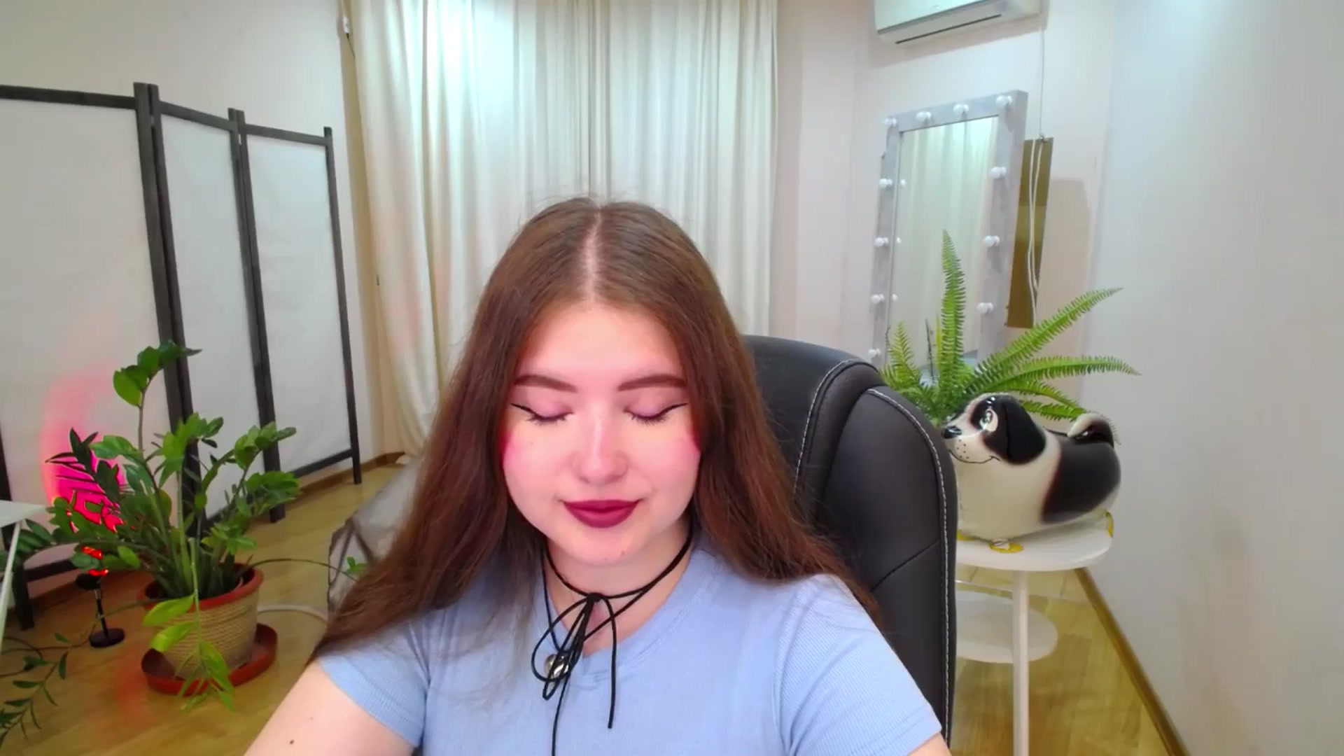 Gallery image thumbnail from AdmireMyEyes's myfreecams stream on, 07/19/2025, 19:27 image 2 of 20