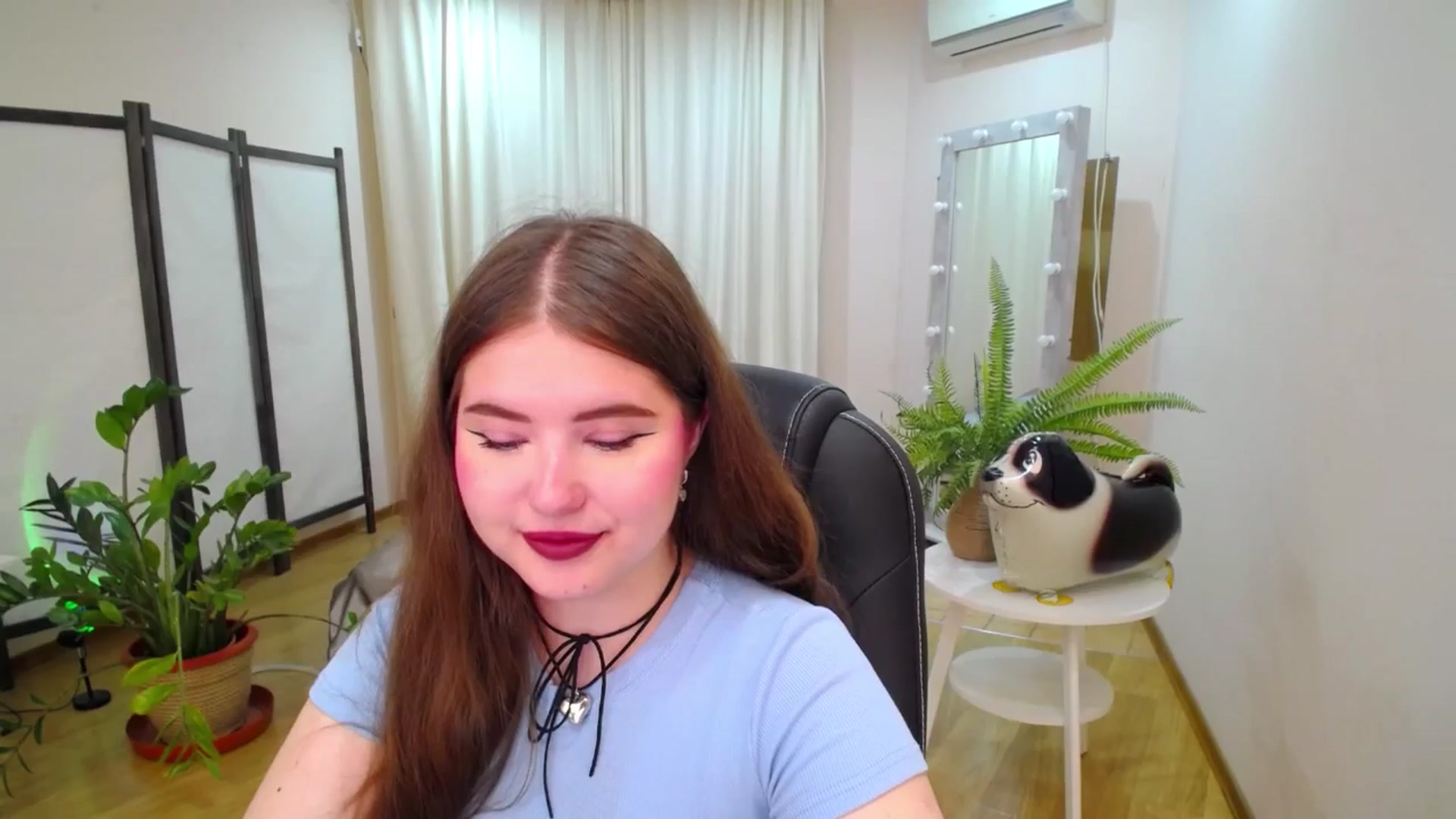 Gallery image thumbnail from AdmireMyEyes's myfreecams stream on, 07/19/2025, 19:27 image 17 of 20