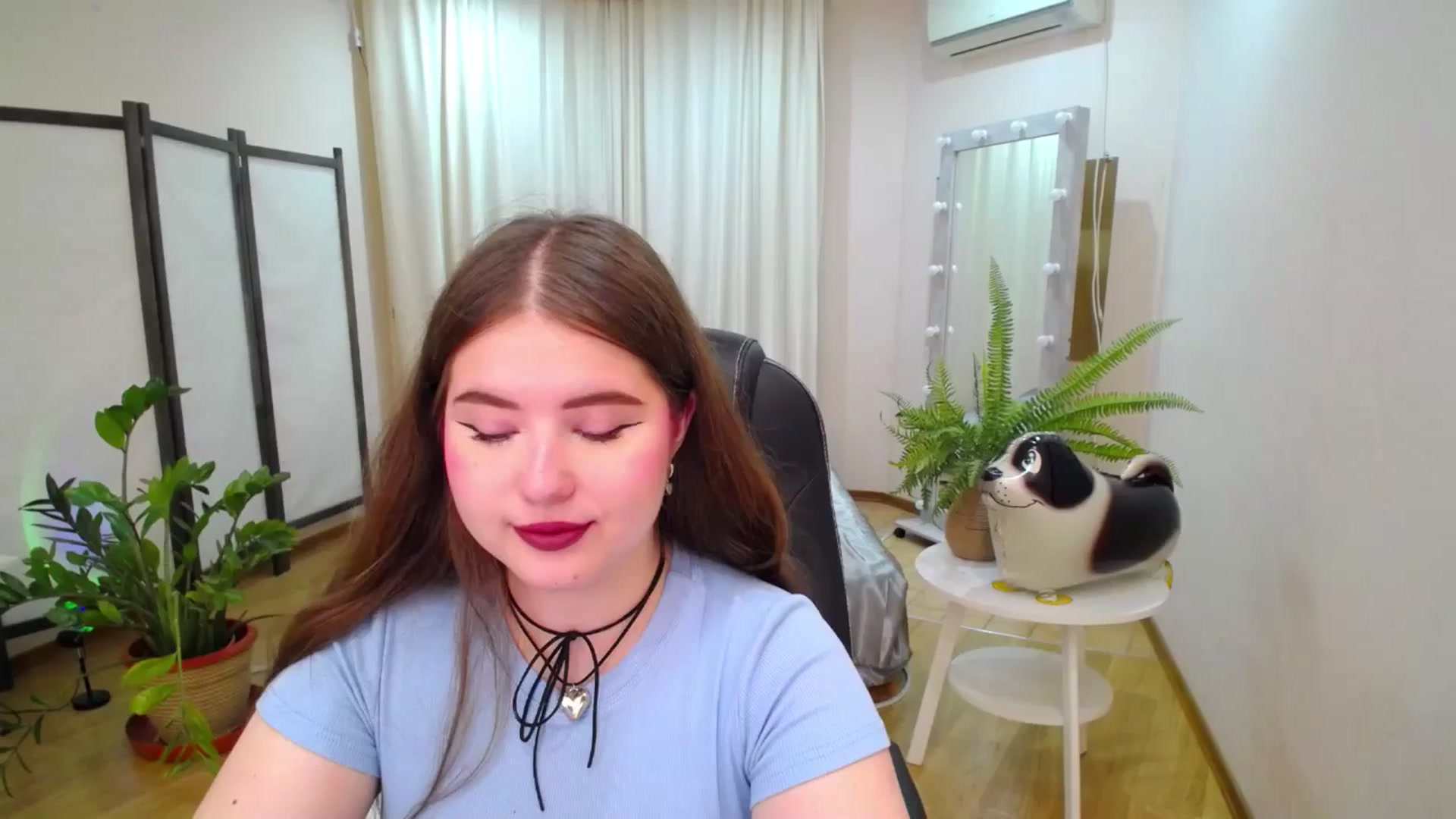 Gallery image thumbnail from AdmireMyEyes's myfreecams stream on, 07/19/2025, 19:27 image 16 of 20