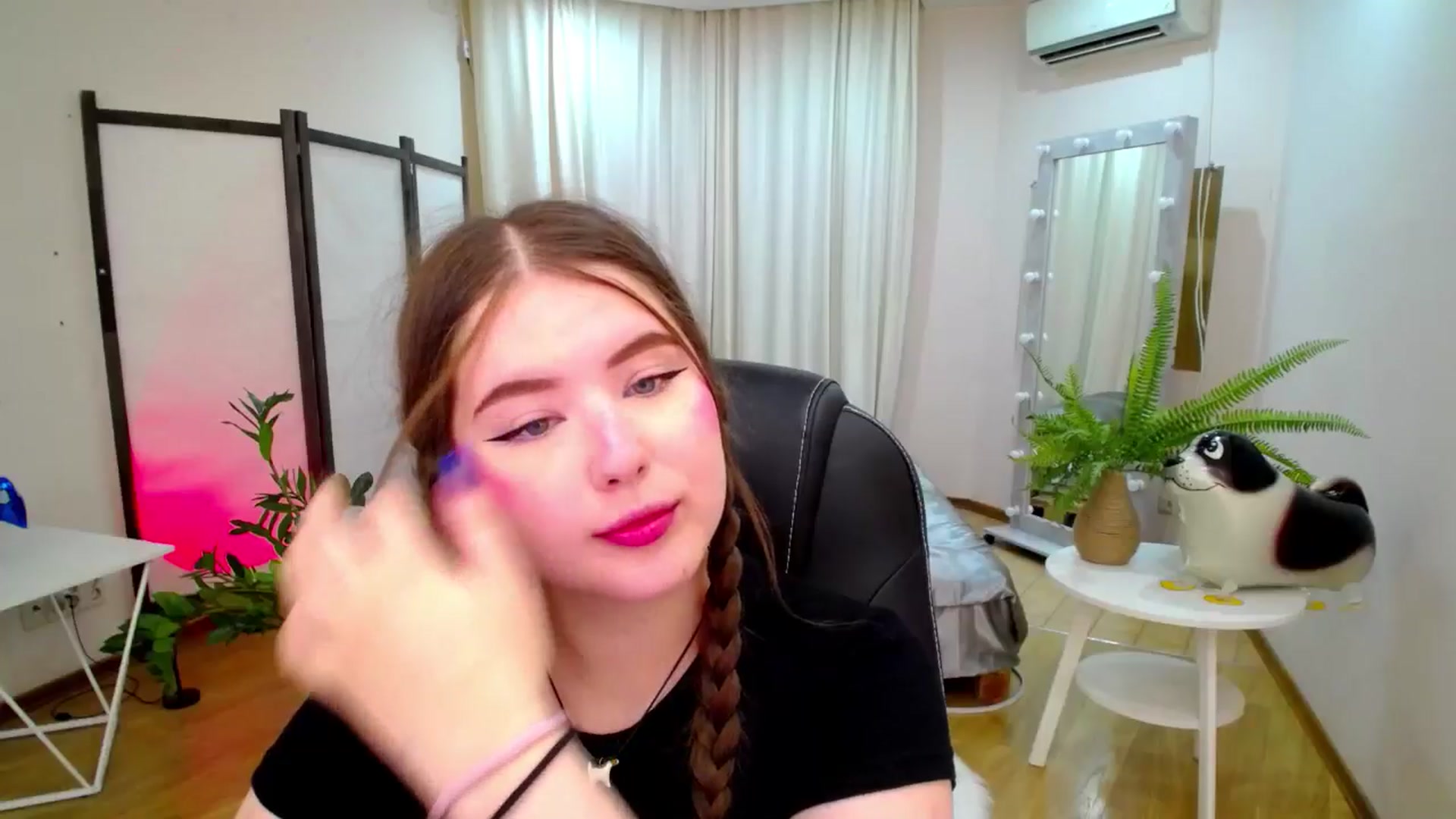 Gallery image thumbnail from AdmireMyEyes's myfreecams stream on, 07/26/2025, 19:48 image 2 of 20