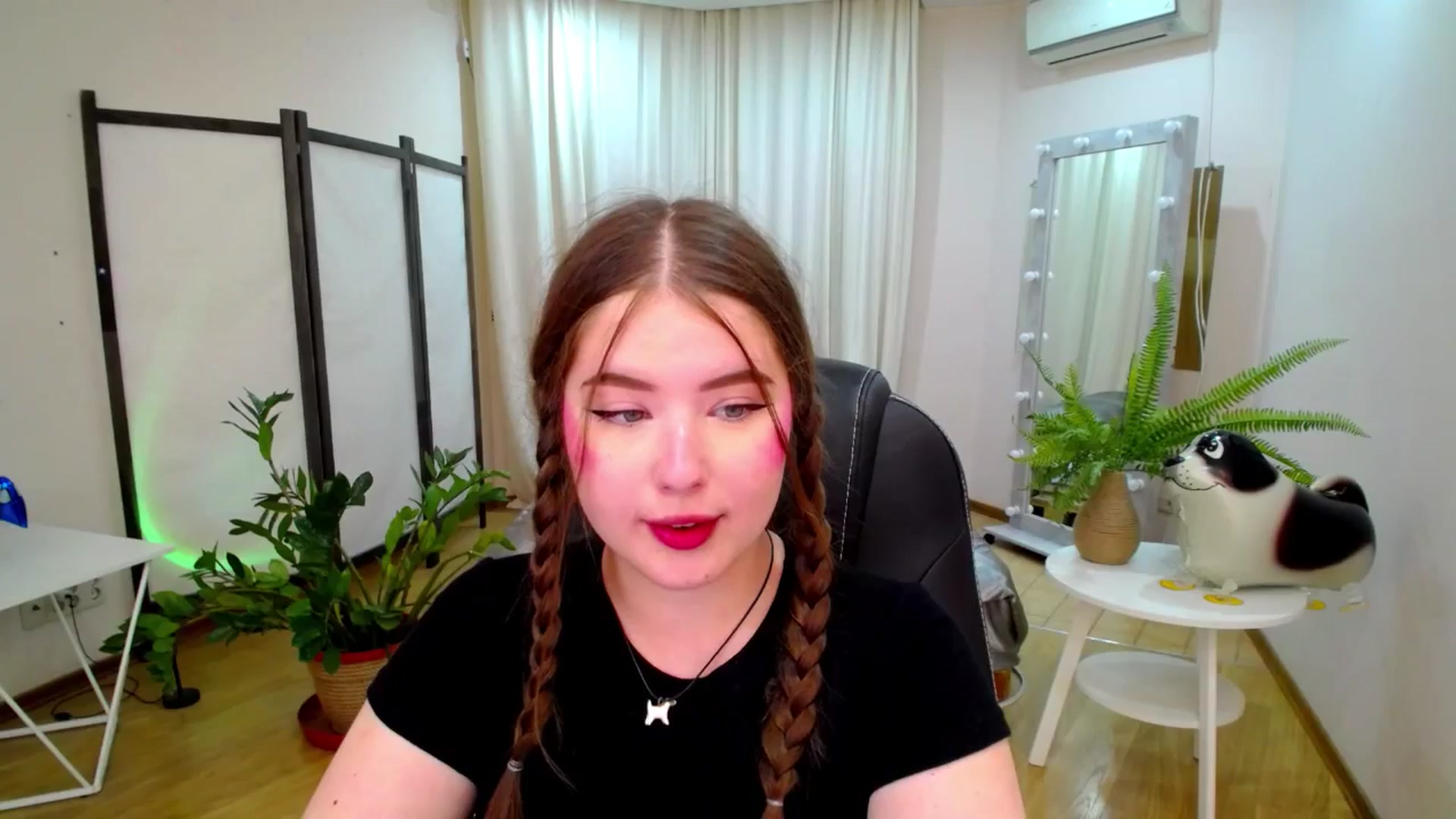 Gallery image thumbnail from AdmireMyEyes's myfreecams stream on, 07/26/2025, 19:48 image 11 of 20