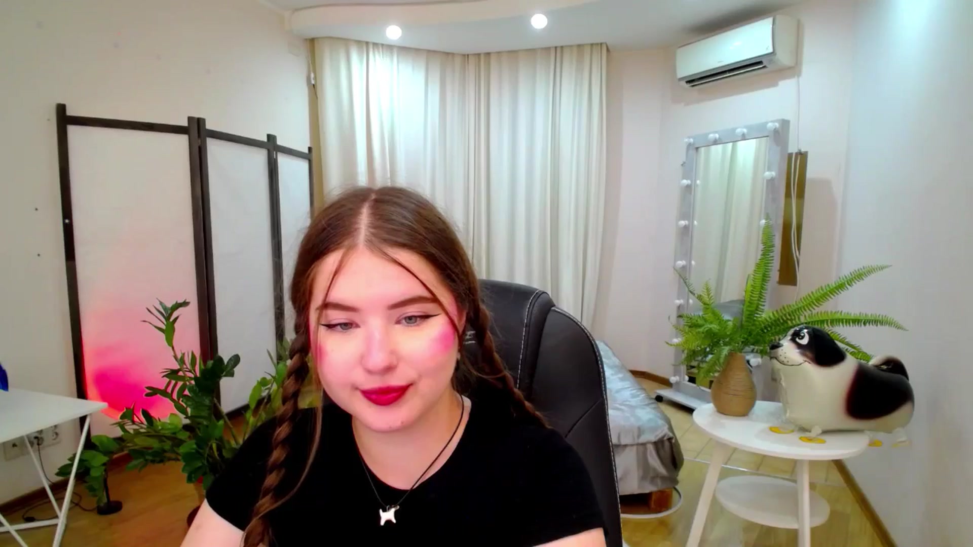 Gallery image thumbnail from AdmireMyEyes's myfreecams stream on, 07/26/2025, 20:36 image 15 of 20
