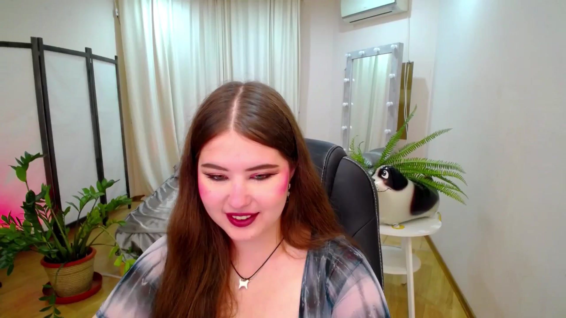Gallery image thumbnail from AdmireMyEyes's myfreecams stream on, 07/28/2025, 18:34 image 14 of 20