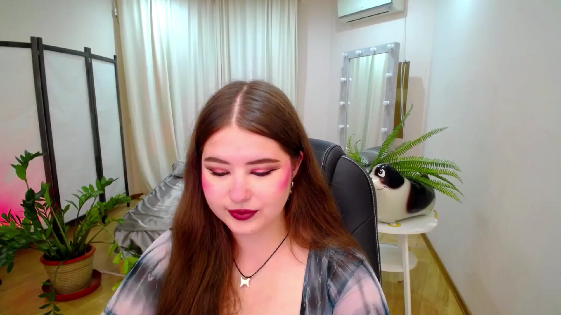 Gallery image thumbnail from AdmireMyEyes's myfreecams stream on, 07/28/2025, 18:34 image 17 of 20