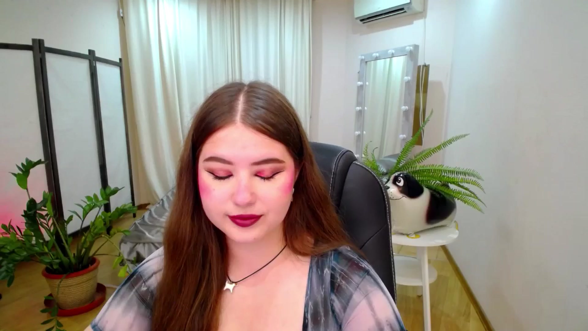 Gallery image thumbnail from AdmireMyEyes's myfreecams stream on, 07/28/2025, 18:34 image 6 of 20