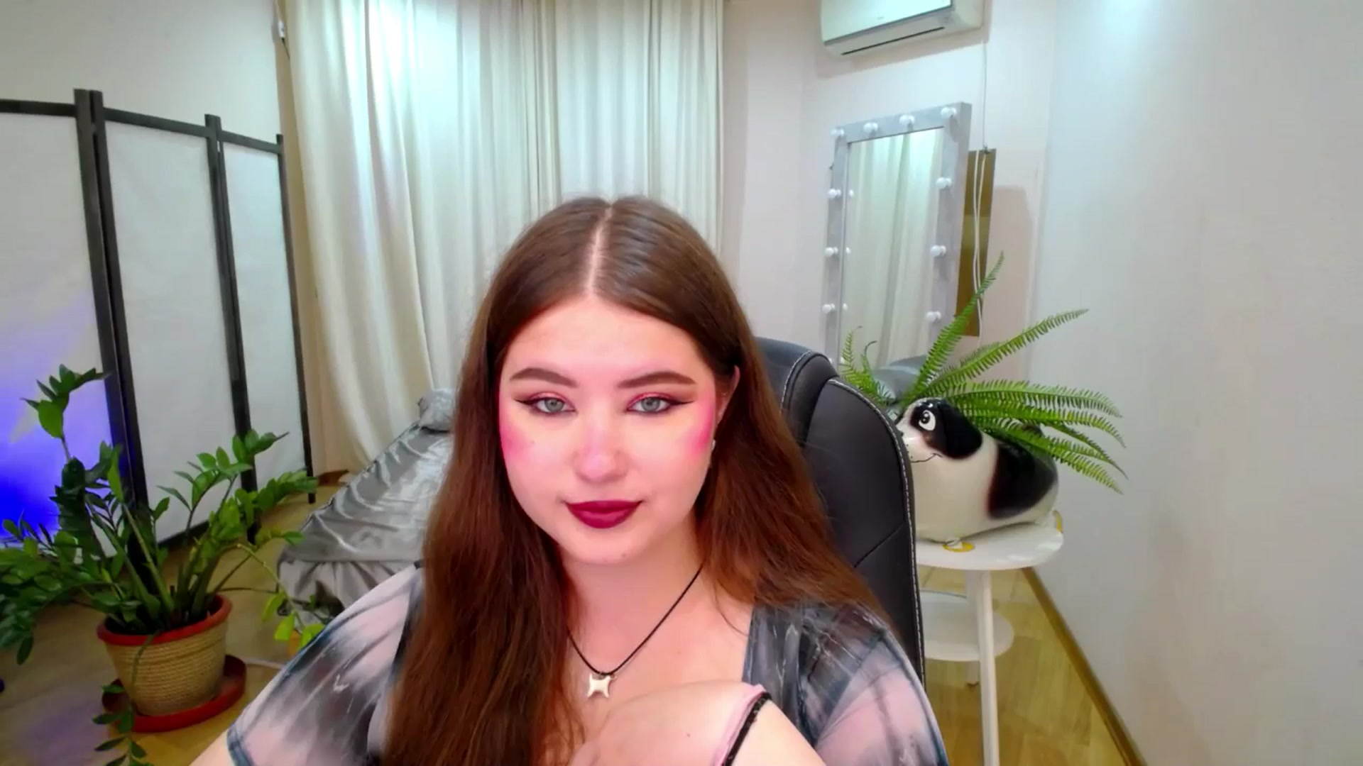 Gallery image thumbnail from AdmireMyEyes's myfreecams stream on, 07/28/2025, 18:34 image 16 of 20
