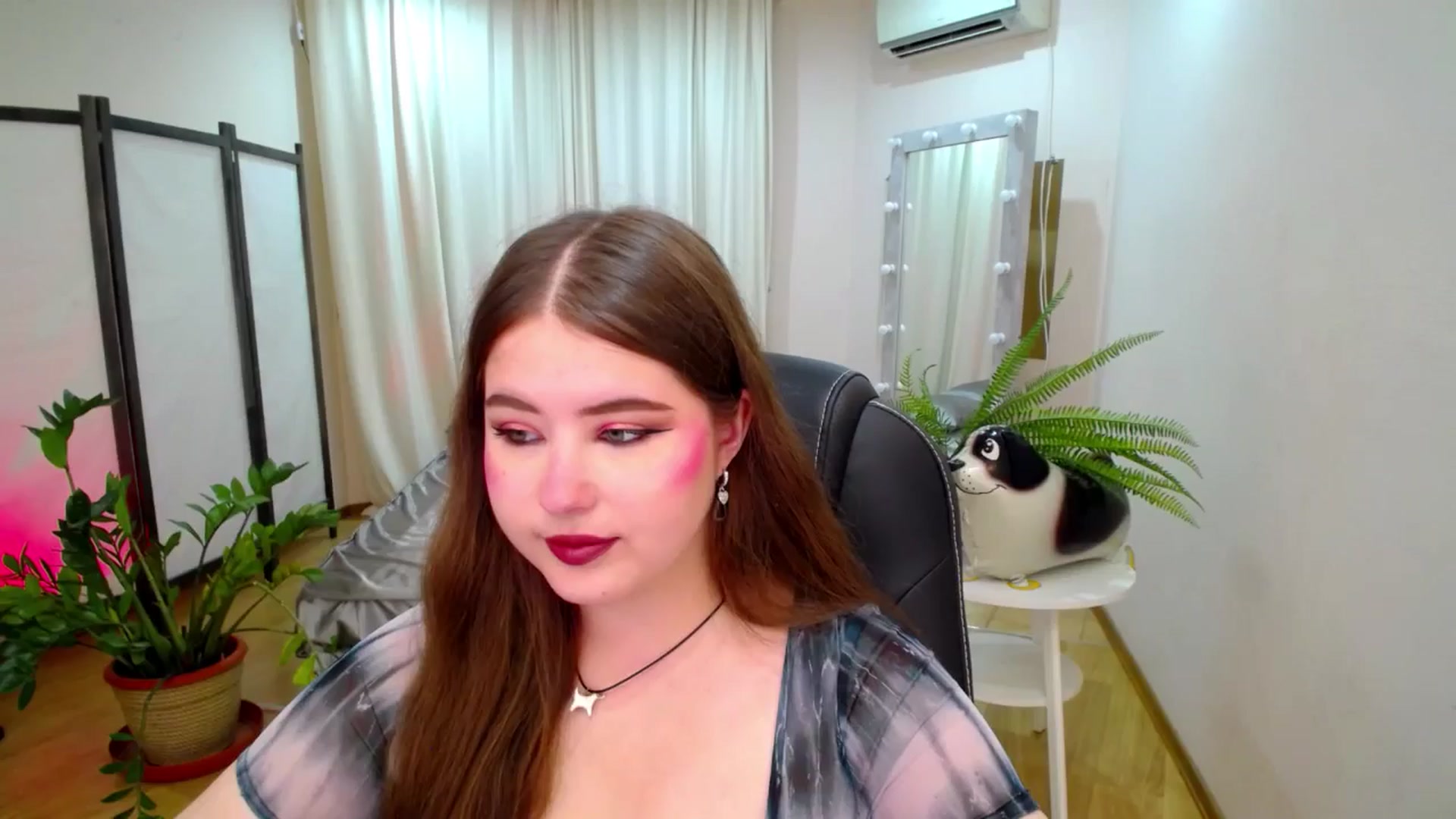 Gallery image thumbnail from AdmireMyEyes's myfreecams stream on, 07/28/2025, 18:34 image 5 of 20