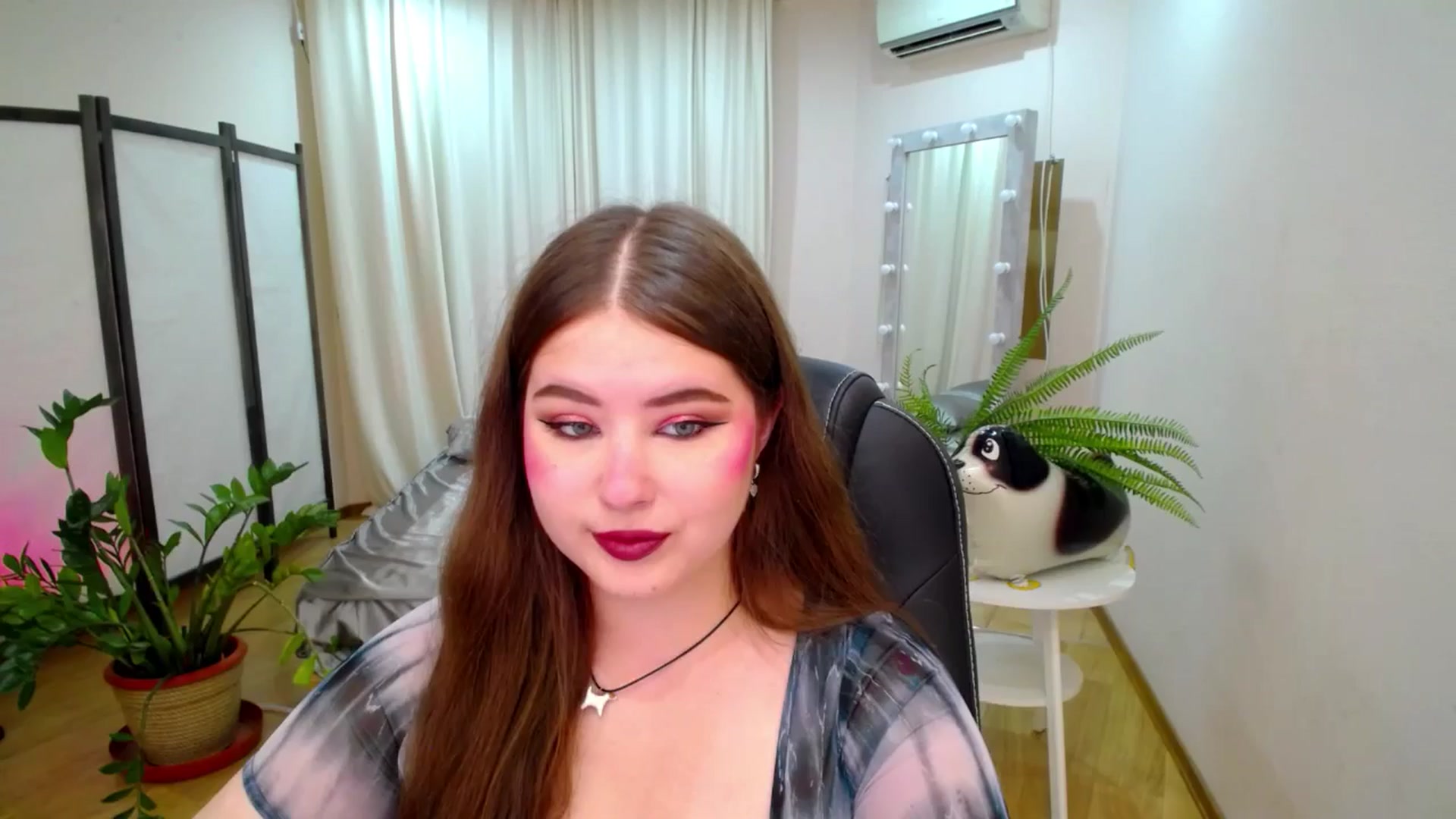 Gallery image thumbnail from AdmireMyEyes's myfreecams stream on, 07/28/2025, 18:34 image 7 of 20