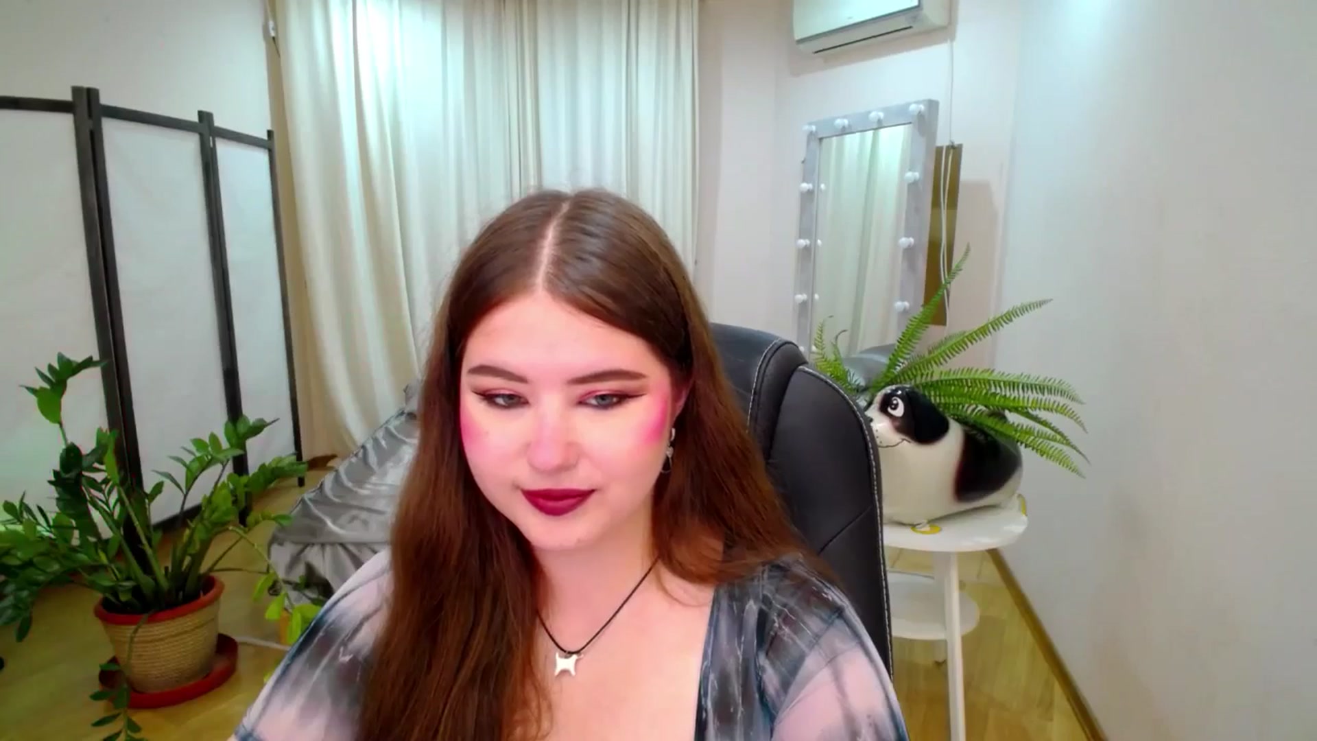 Gallery image thumbnail from AdmireMyEyes's myfreecams stream on, 07/28/2025, 18:34 image 15 of 20