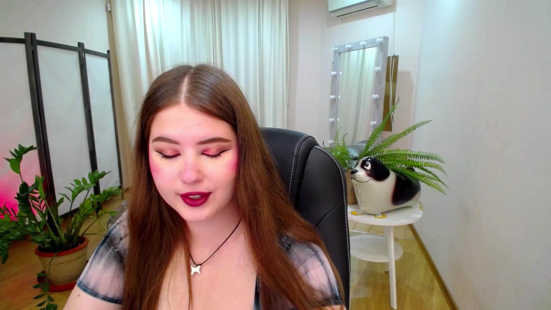 Gallery image thumbnail from AdmireMyEyes's myfreecams stream on, 07/28/2025, 19:49 image 17 of 20