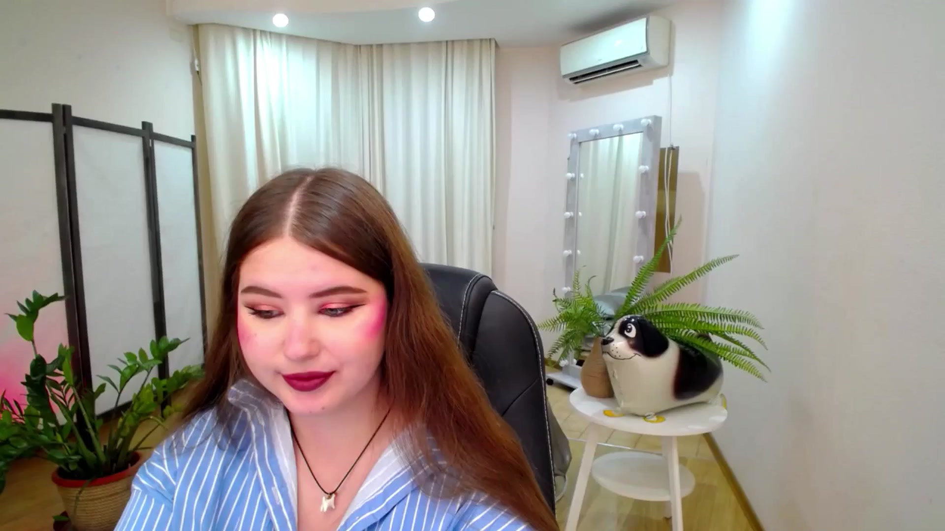 Gallery image thumbnail from AdmireMyEyes's myfreecams stream on, 07/28/2025, 20:48 image 8 of 20