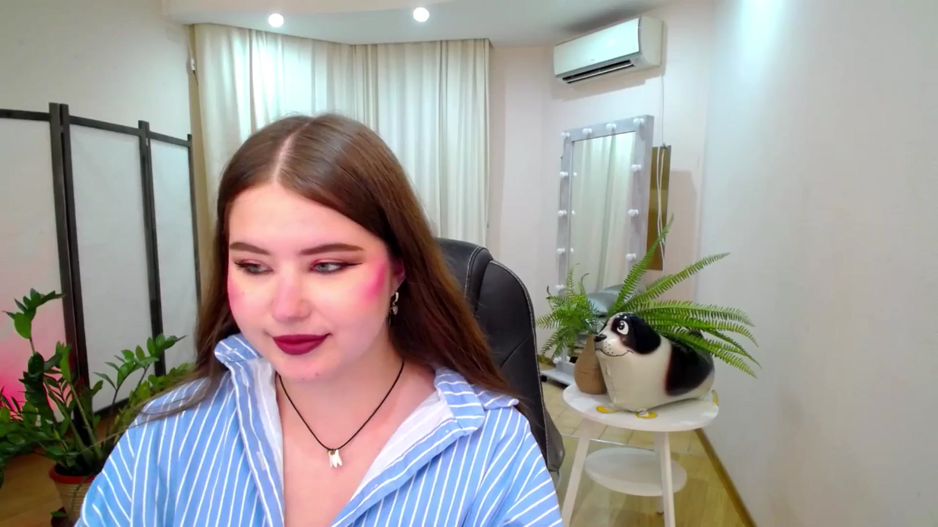 Gallery image thumbnail from AdmireMyEyes's myfreecams stream on, 07/28/2025, 20:48 image 14 of 20