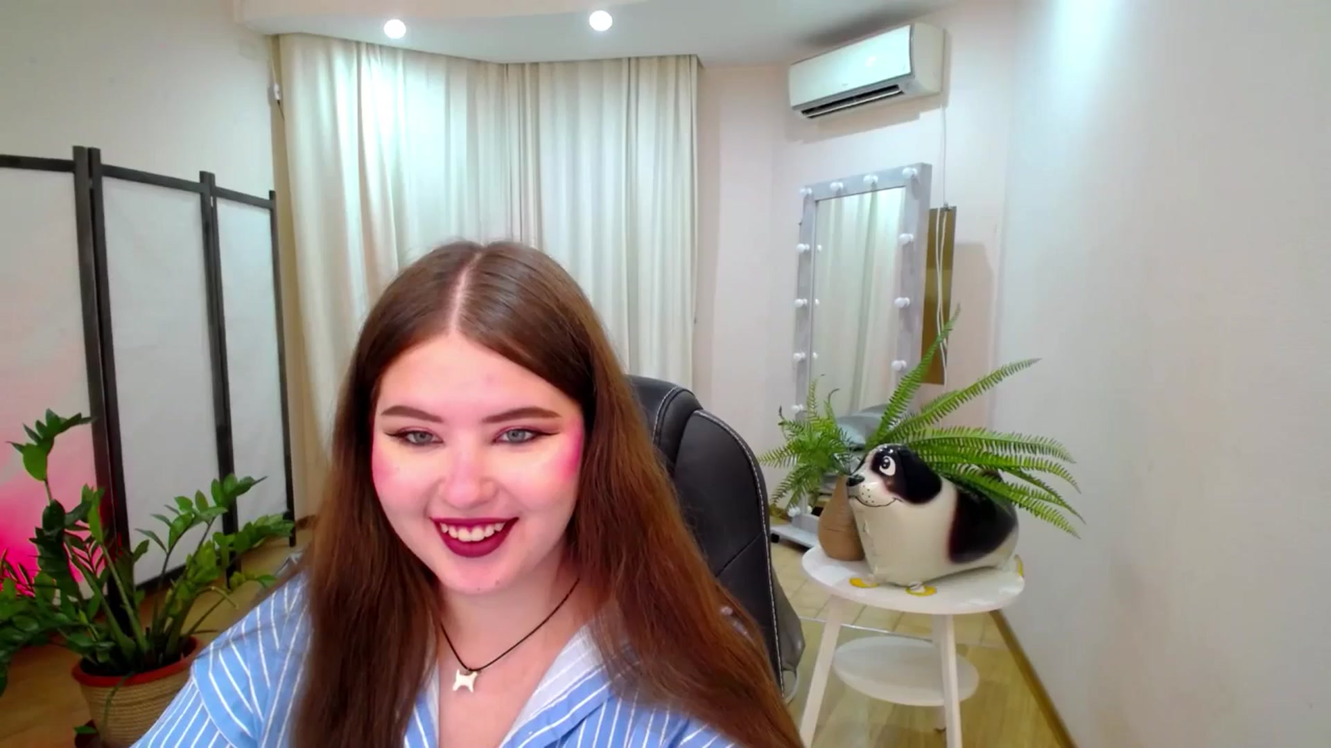 Gallery image thumbnail from AdmireMyEyes's myfreecams stream on, 07/28/2025, 20:48 image 7 of 20