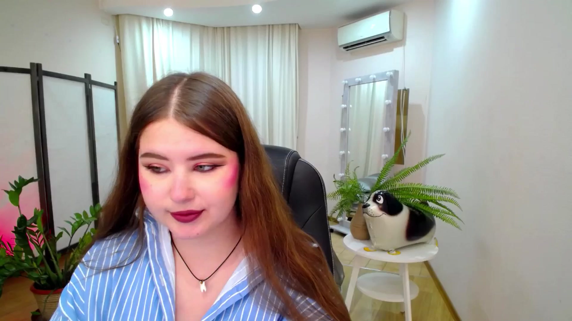 Gallery image thumbnail from AdmireMyEyes's myfreecams stream on, 07/28/2025, 20:48 image 17 of 20