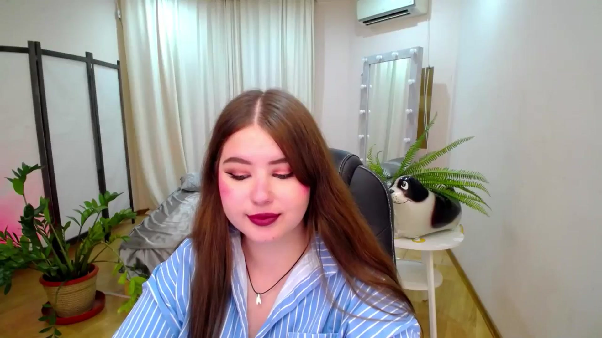 Gallery image thumbnail from AdmireMyEyes's myfreecams stream on, 07/28/2025, 21:47 image 7 of 20
