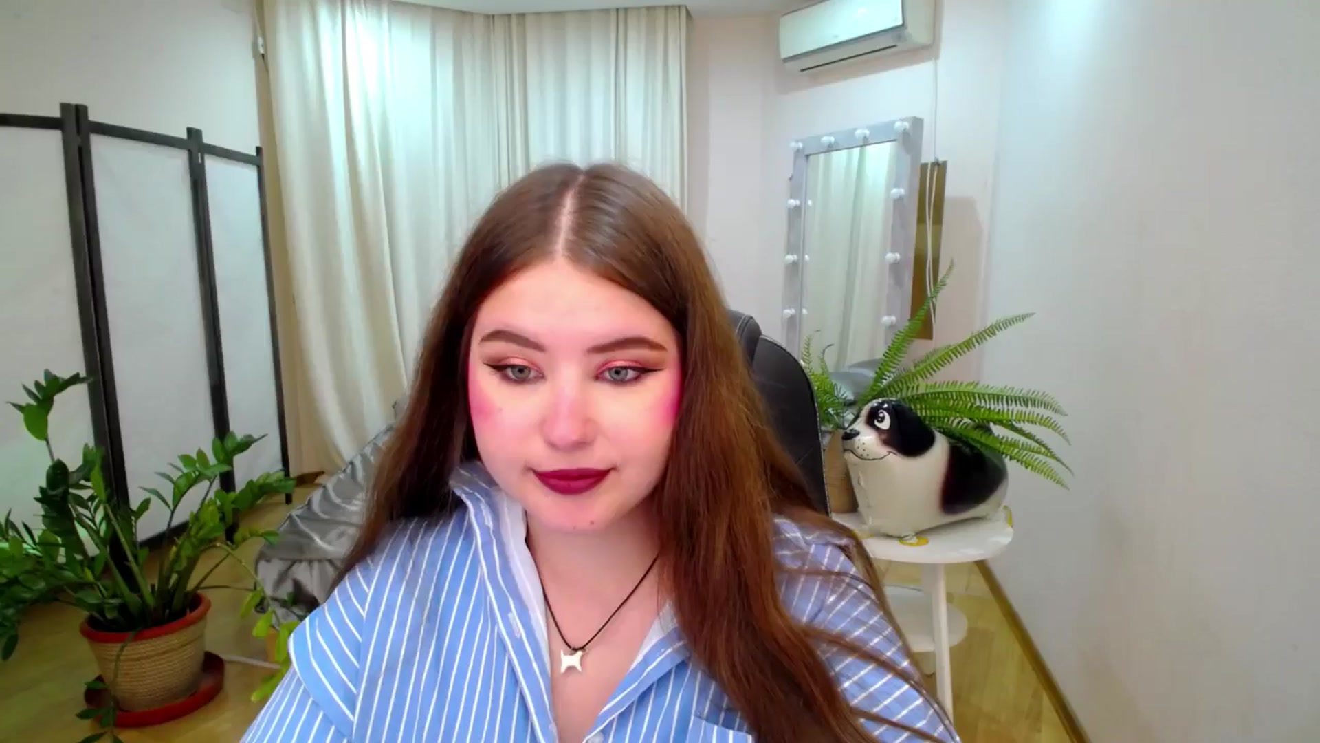 Gallery image thumbnail from AdmireMyEyes's myfreecams stream on, 07/28/2025, 21:47 image 18 of 20