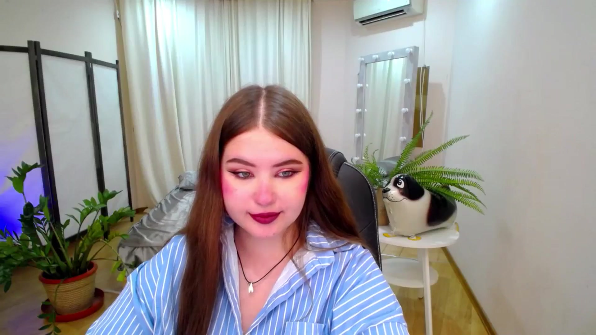 Gallery image thumbnail from AdmireMyEyes's myfreecams stream on, 07/28/2025, 21:47 image 5 of 20