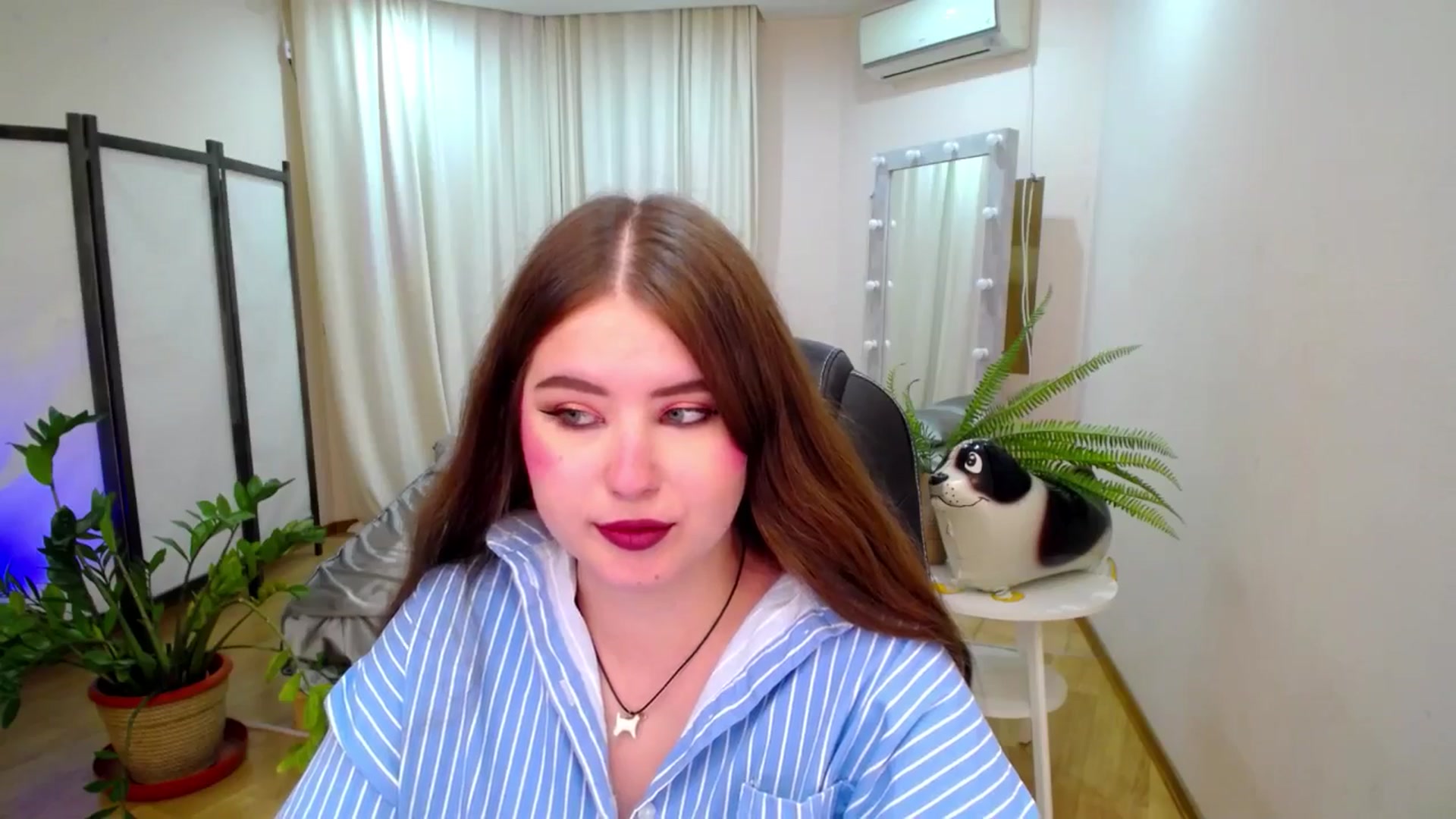 Gallery image thumbnail from AdmireMyEyes's myfreecams stream on, 07/28/2025, 21:47 image 16 of 20