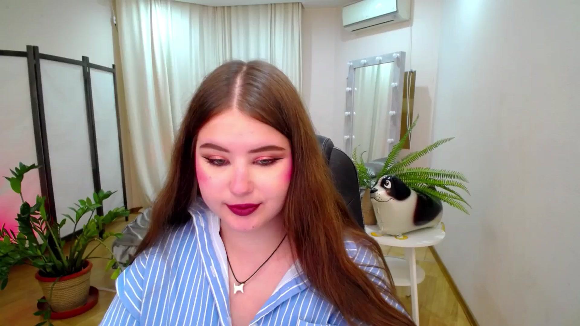 Gallery image thumbnail from AdmireMyEyes's myfreecams stream on, 07/28/2025, 21:47 image 19 of 20