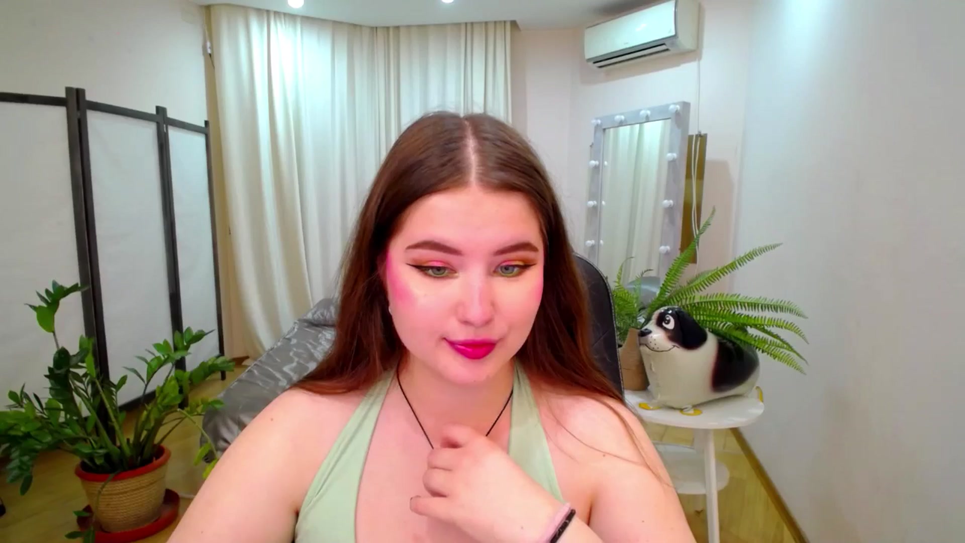 Gallery image thumbnail from AdmireMyEyes's myfreecams stream on, 07/30/2025, 19:03 image 17 of 20