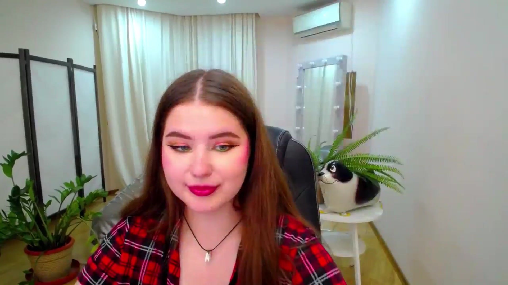 Gallery image thumbnail from AdmireMyEyes's myfreecams stream on, 07/31/2025, 24:11 image 15 of 20