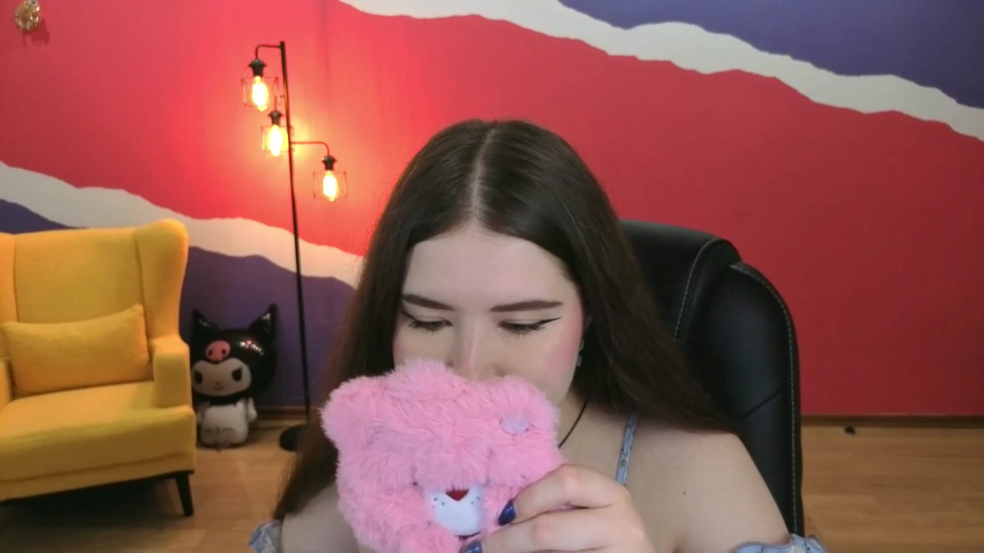 Gallery image thumbnail from AdmireMyEyes's myfreecams stream on, 07/31/2025, 18:34 image 13 of 20
