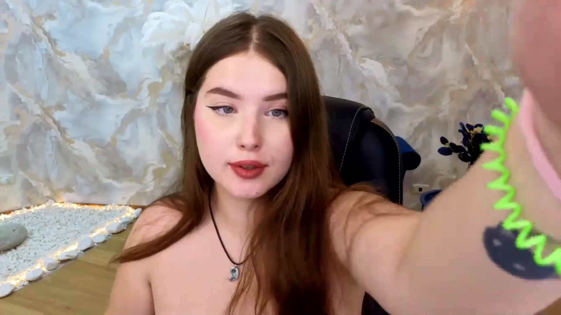 Gallery image thumbnail from AdmireMyEyes's myfreecams stream on, 08/24/2025, 24:29 image 2 of 20
