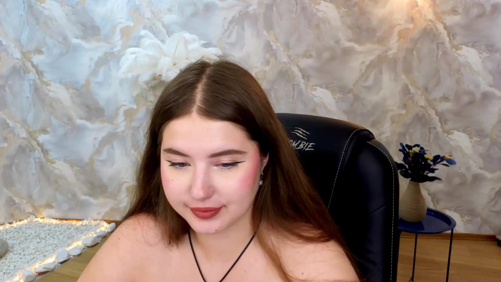 Gallery image thumbnail from AdmireMyEyes's myfreecams stream on, 08/24/2025, 24:29 image 17 of 20