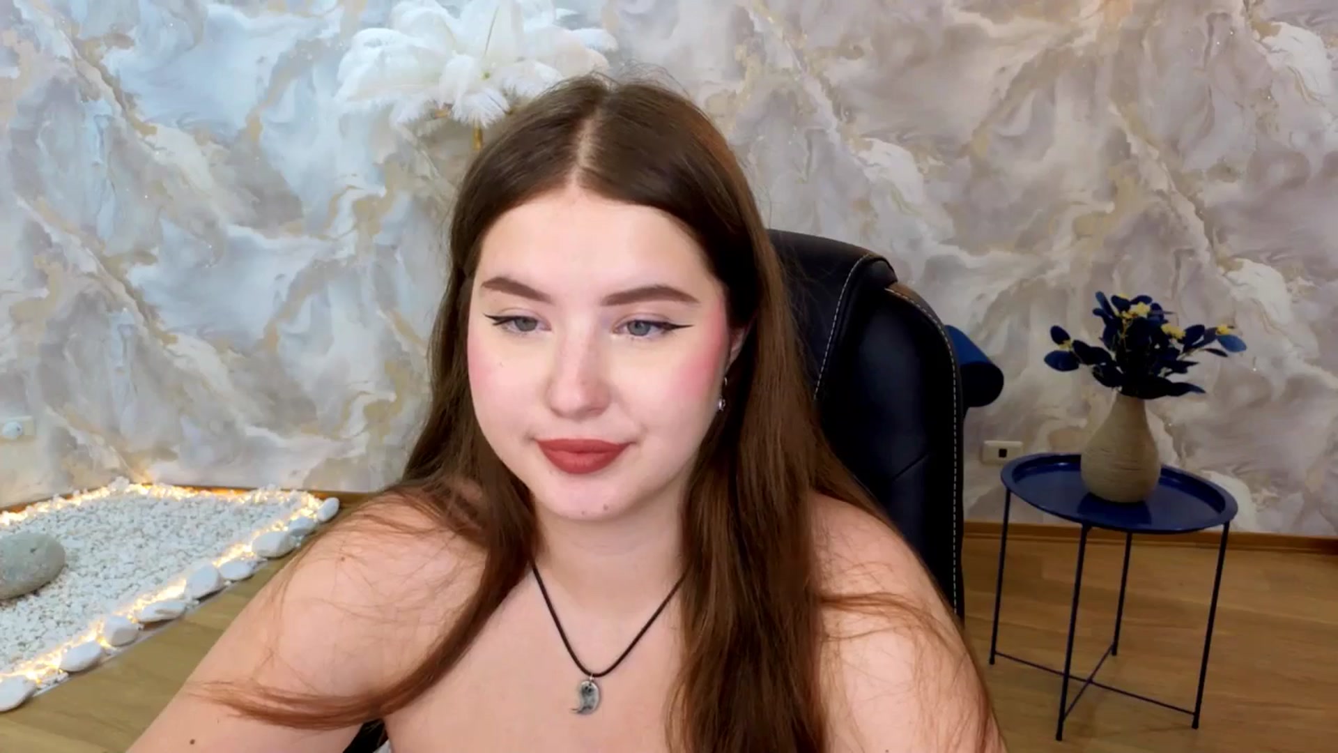 Gallery image thumbnail from AdmireMyEyes's myfreecams stream on, 08/24/2025, 24:29 image 5 of 20