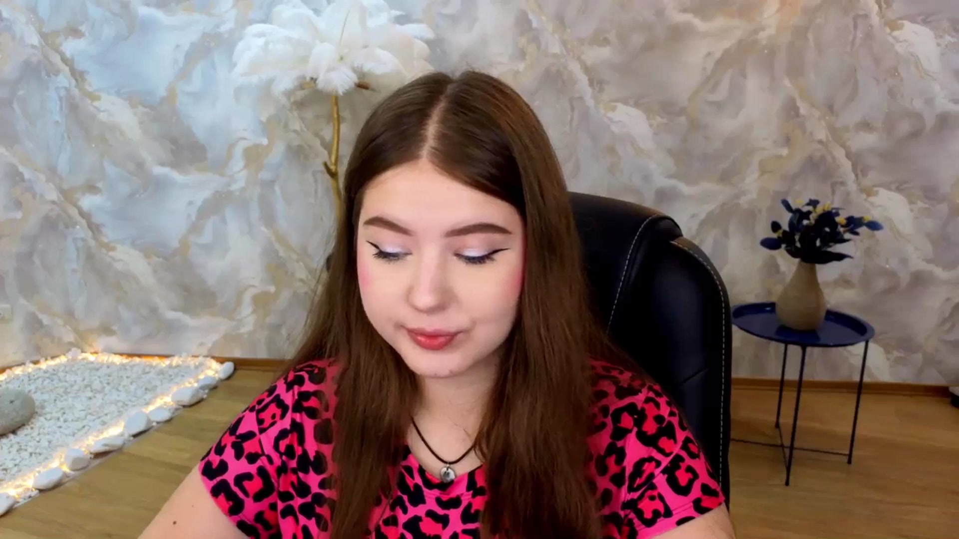 Gallery image thumbnail from AdmireMyEyes's myfreecams stream on, 08/24/2025, 18:33 image 6 of 20