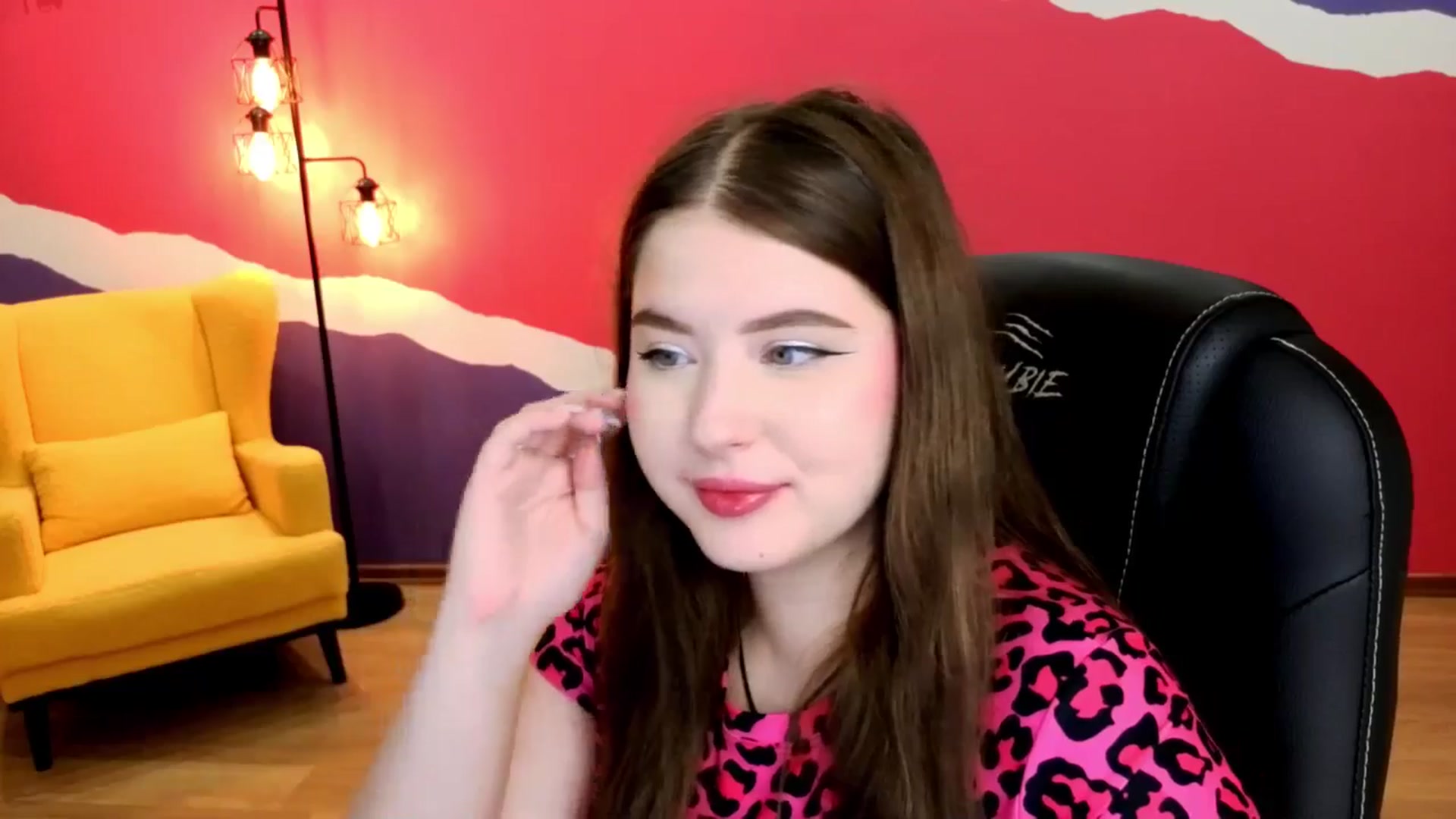Gallery image thumbnail from AdmireMyEyes's myfreecams stream on, 08/25/2025, 24:48 image 15 of 20