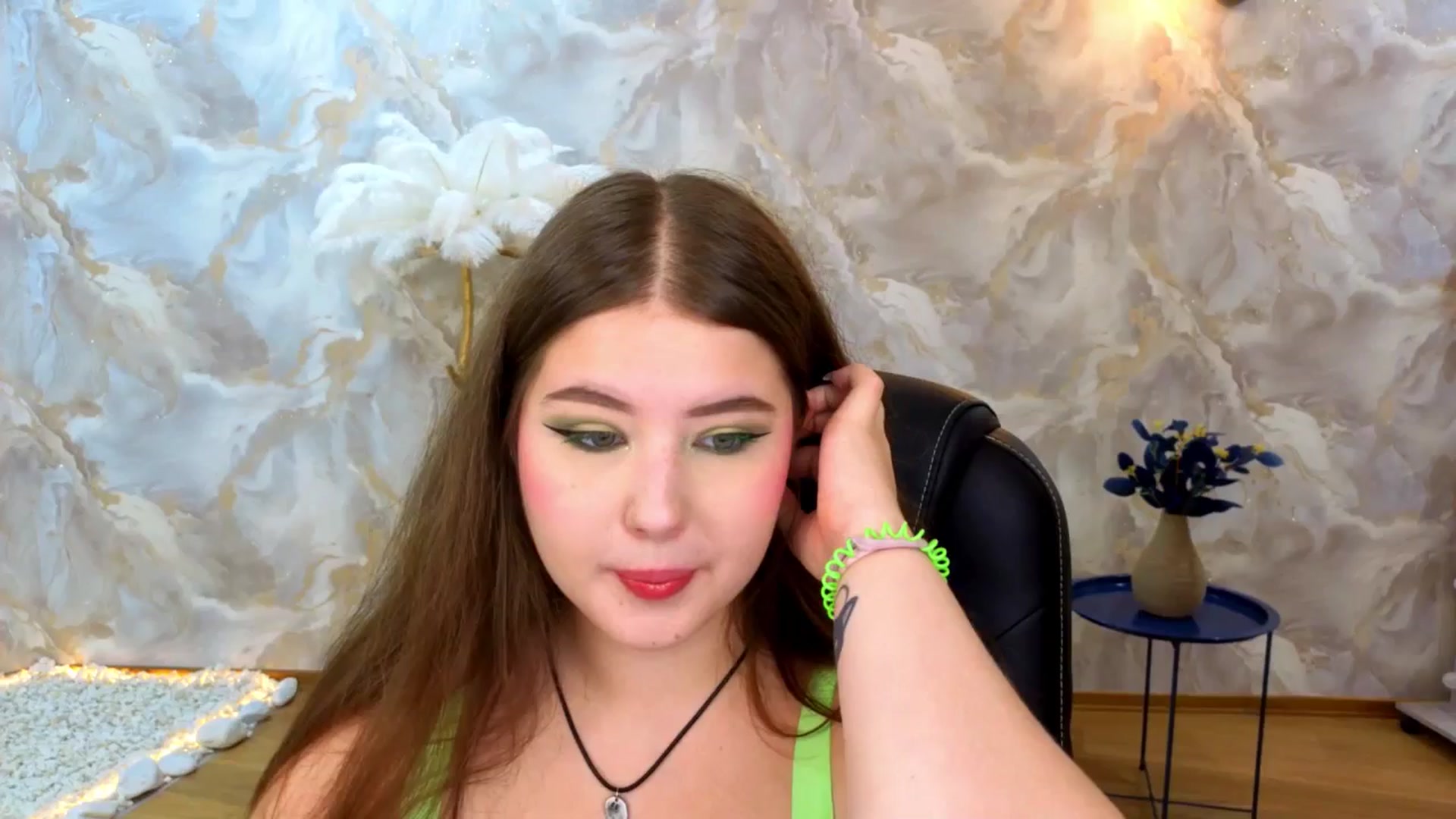 Gallery image thumbnail from AdmireMyEyes's myfreecams stream on, 08/25/2025, 19:38 image 17 of 20