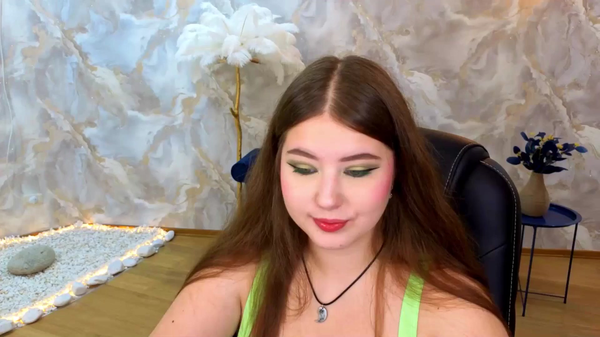Gallery image thumbnail from AdmireMyEyes's myfreecams stream on, 08/25/2025, 19:38 image 1 of 20