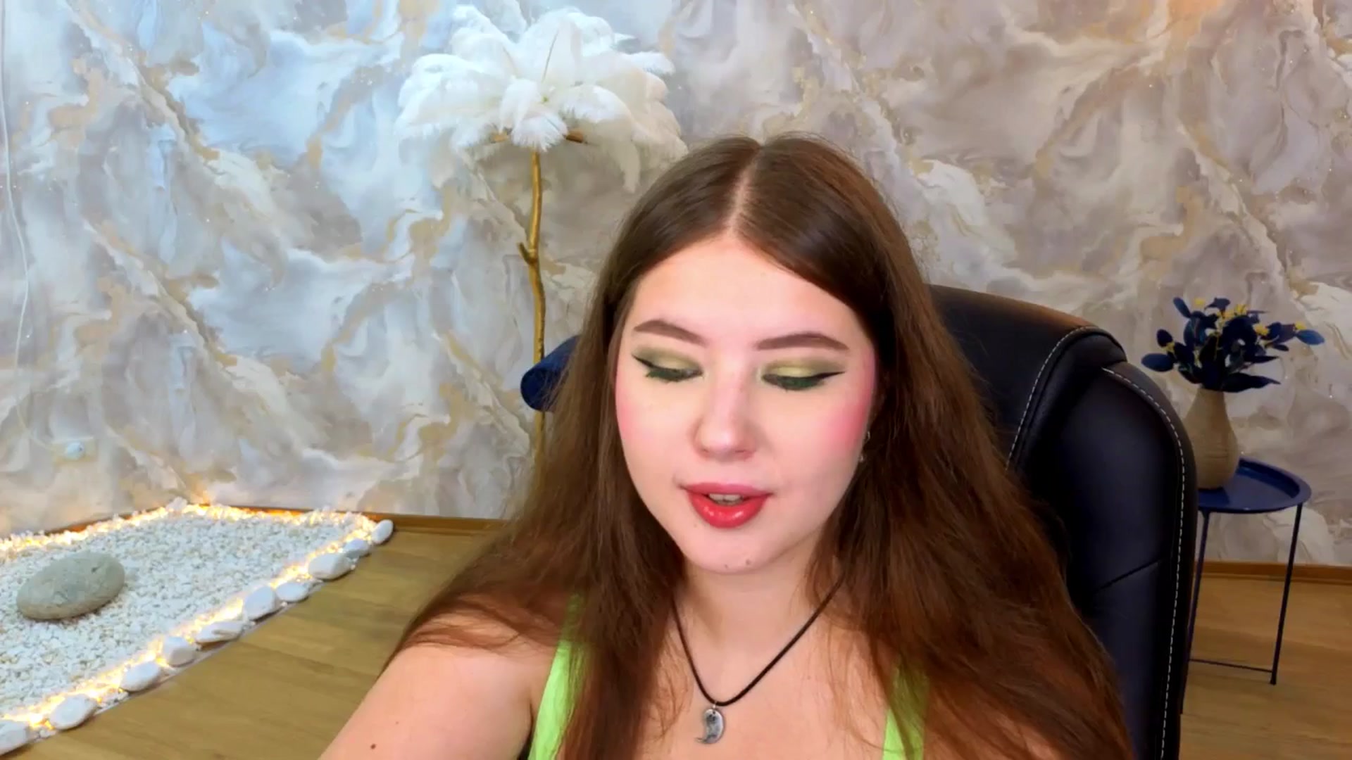 Gallery image thumbnail from AdmireMyEyes's myfreecams stream on, 08/25/2025, 19:38 image 5 of 20