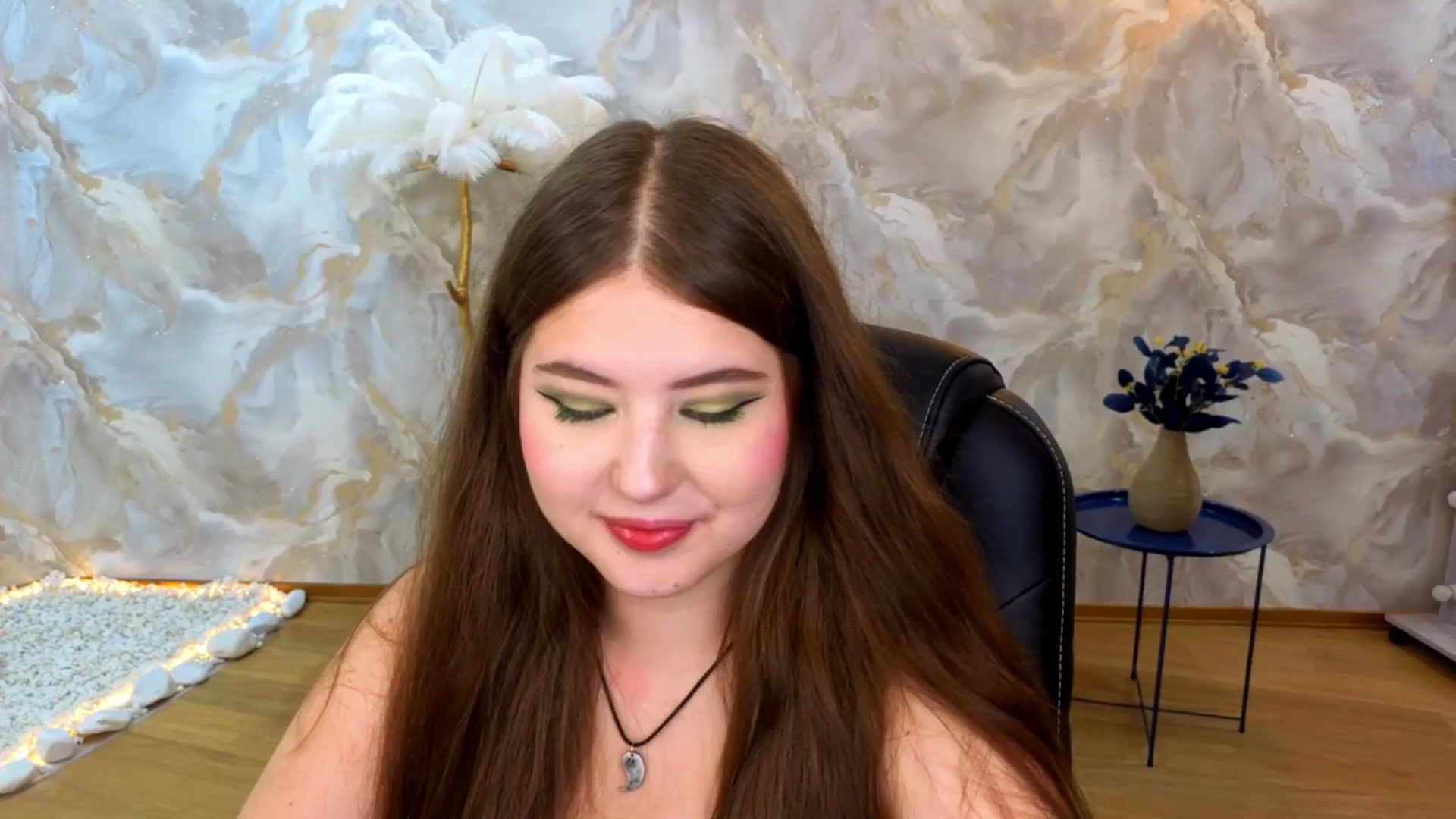Gallery image thumbnail from AdmireMyEyes's myfreecams stream on, 08/25/2025, 20:02 image 15 of 20