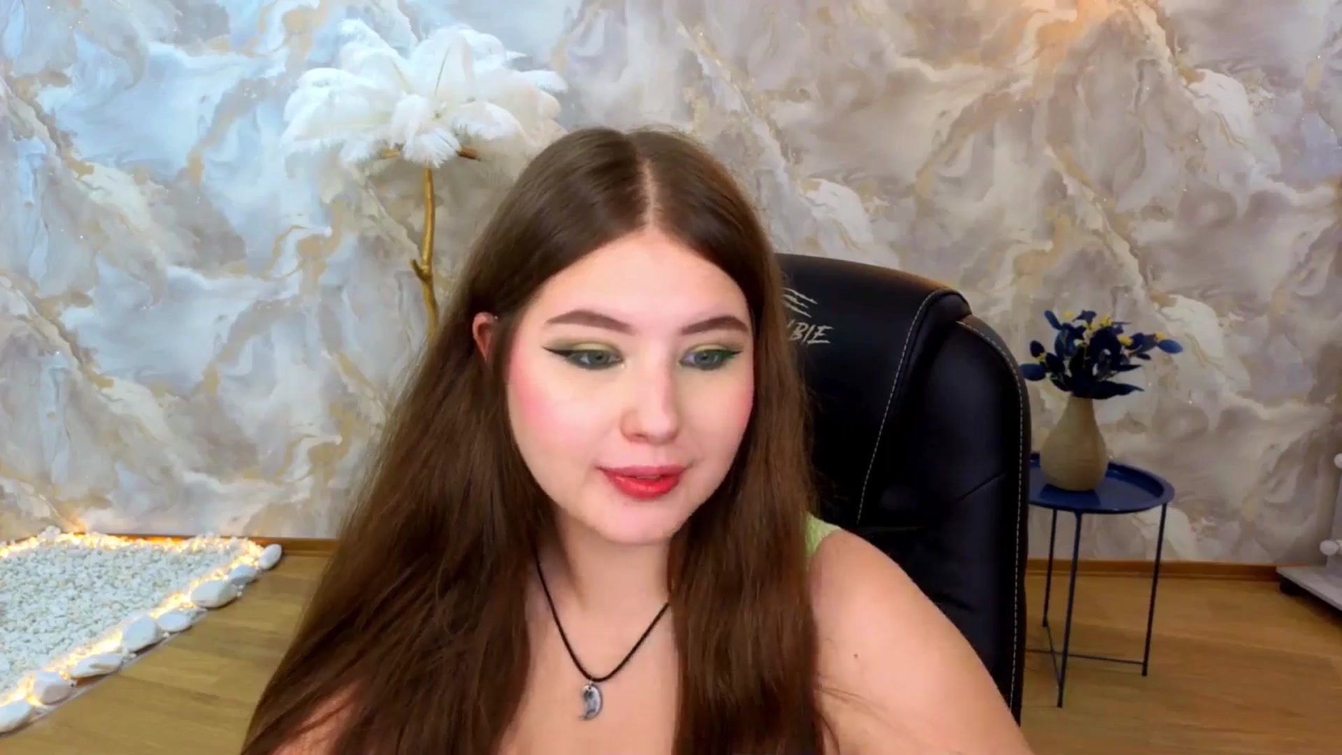 Gallery image thumbnail from AdmireMyEyes's myfreecams stream on, 08/25/2025, 20:02 image 13 of 20