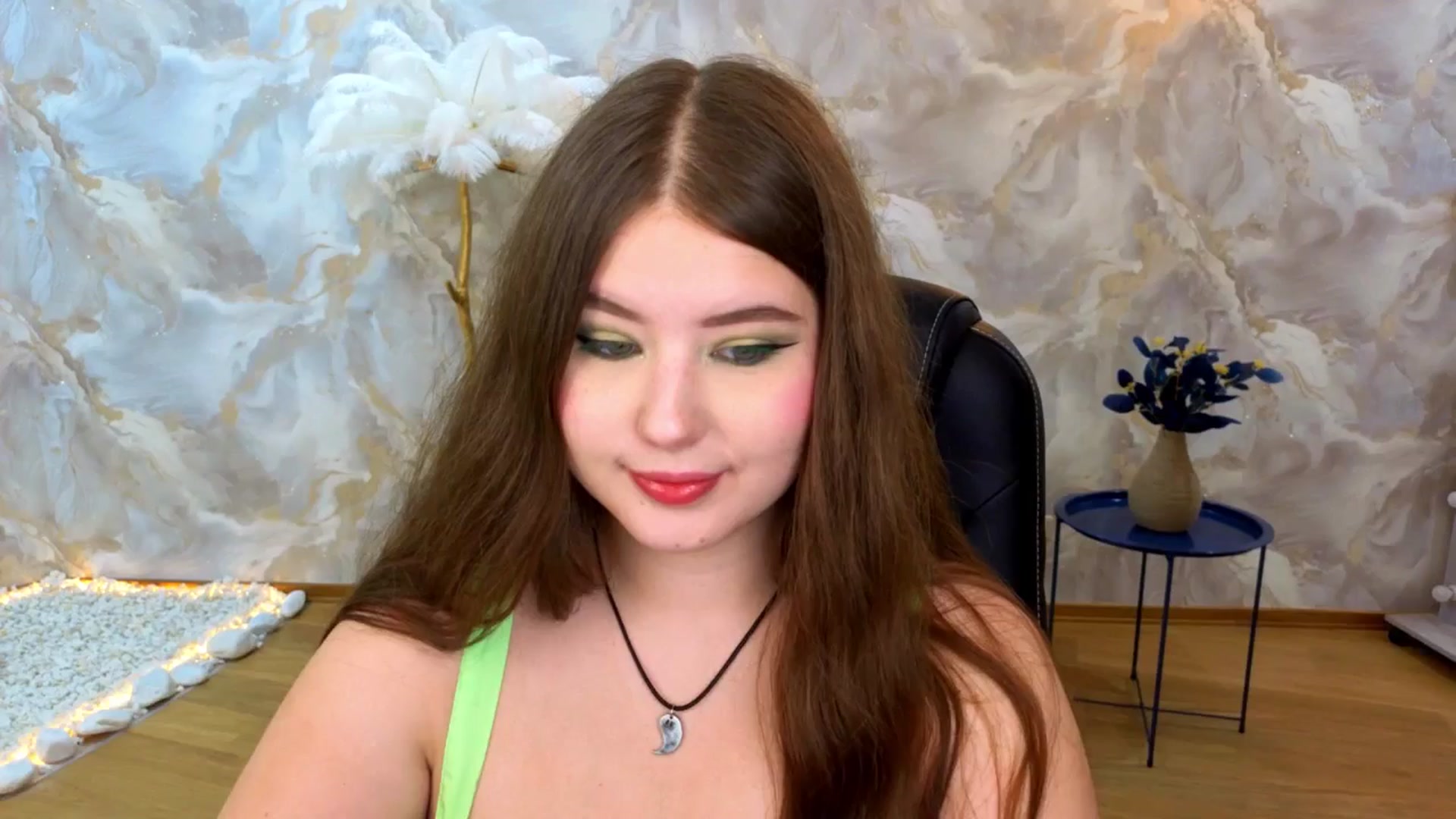 Gallery image thumbnail from AdmireMyEyes's myfreecams stream on, 08/25/2025, 20:02 image 4 of 20