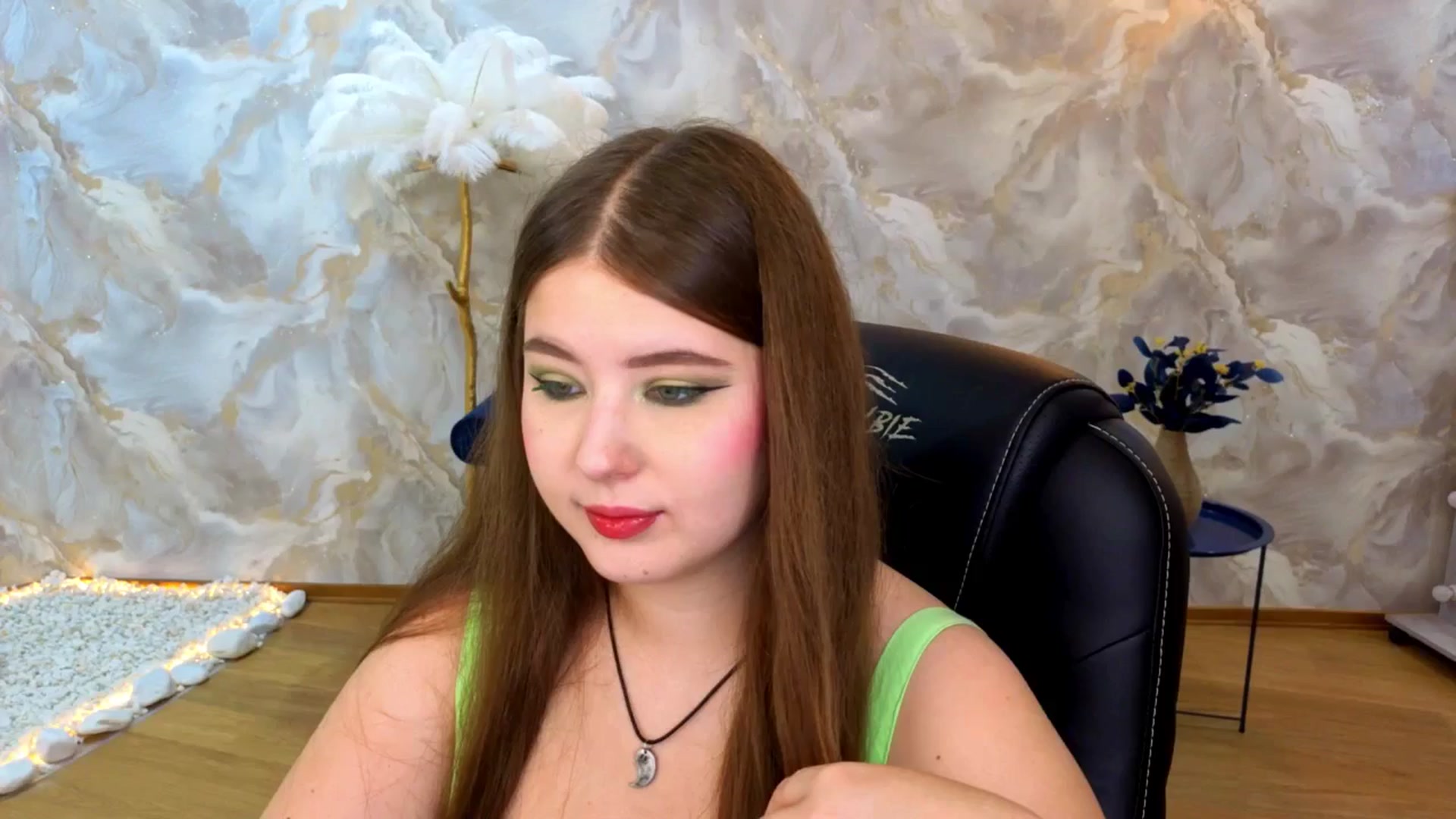 Gallery image thumbnail from AdmireMyEyes's myfreecams stream on, 08/25/2025, 20:19 image 1 of 20