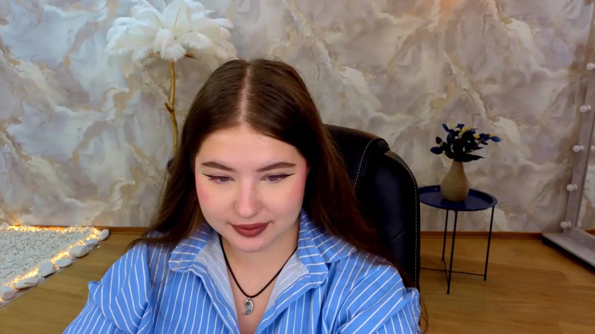 Gallery image thumbnail from AdmireMyEyes's myfreecams stream on, 08/26/2025, 21:24 image 2 of 20