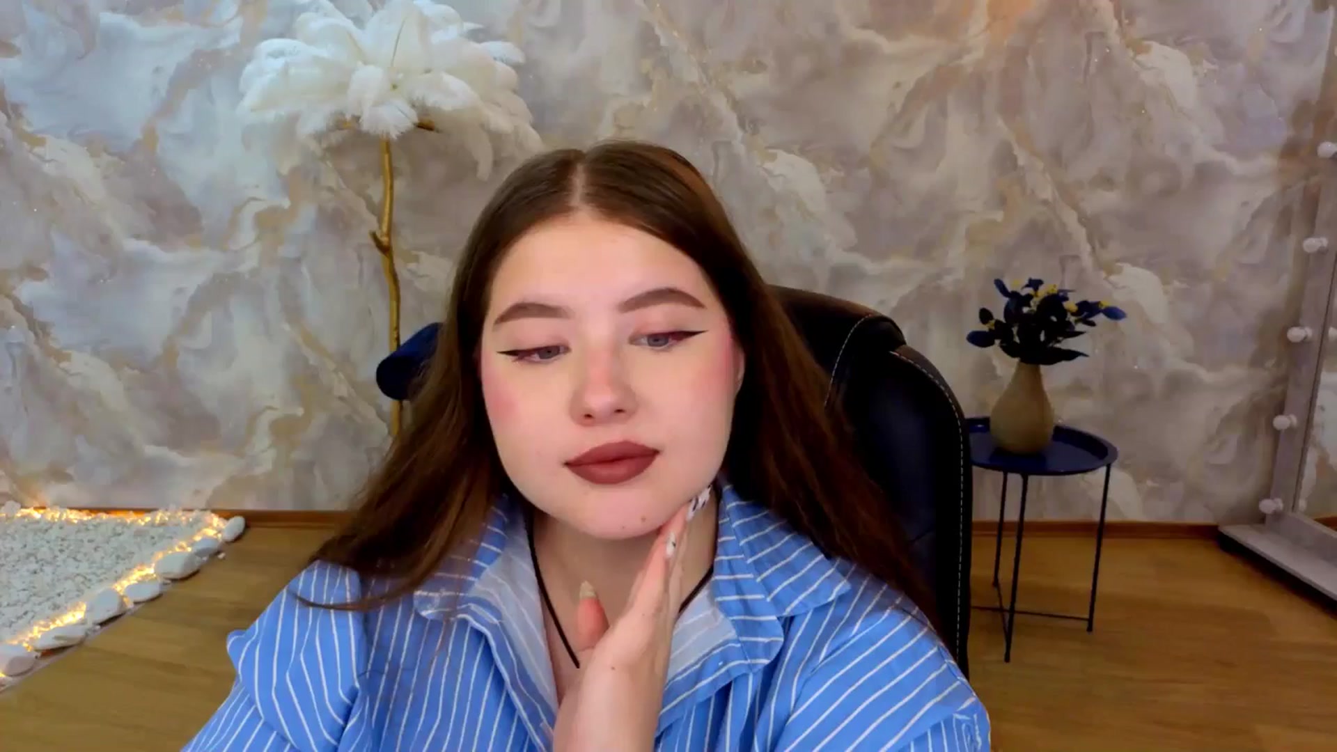Gallery image thumbnail from AdmireMyEyes's myfreecams stream on, 08/26/2025, 21:24 image 9 of 20