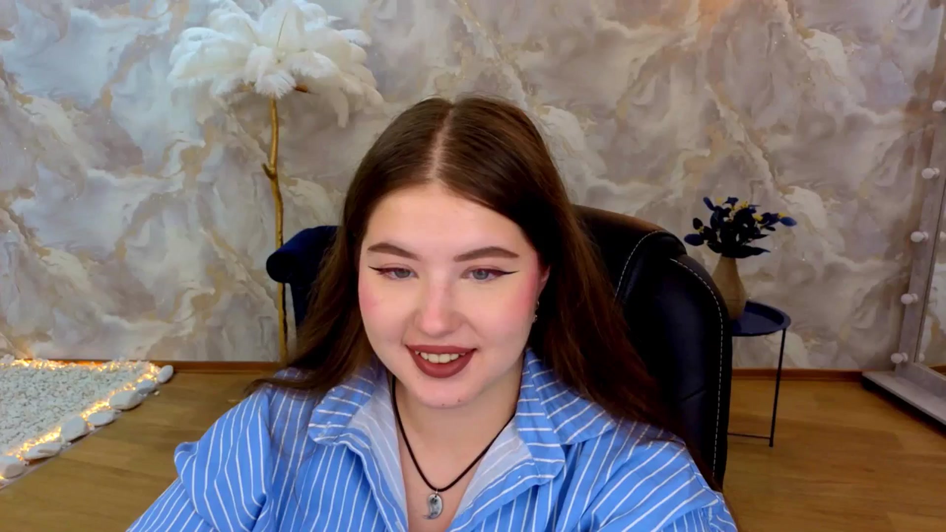Gallery image thumbnail from AdmireMyEyes's myfreecams stream on, 08/26/2025, 21:24 image 3 of 20