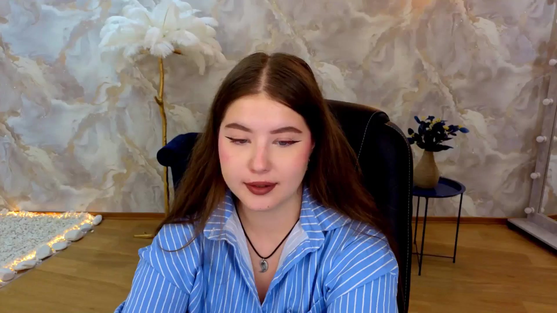 Gallery image thumbnail from AdmireMyEyes's myfreecams stream on, 08/26/2025, 21:24 image 11 of 20
