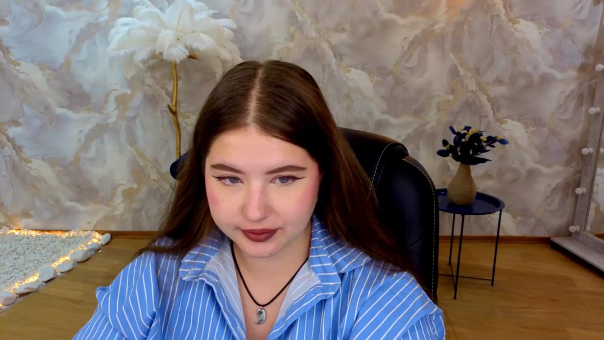 Gallery image thumbnail from AdmireMyEyes's myfreecams stream on, 08/26/2025, 21:24 image 5 of 20