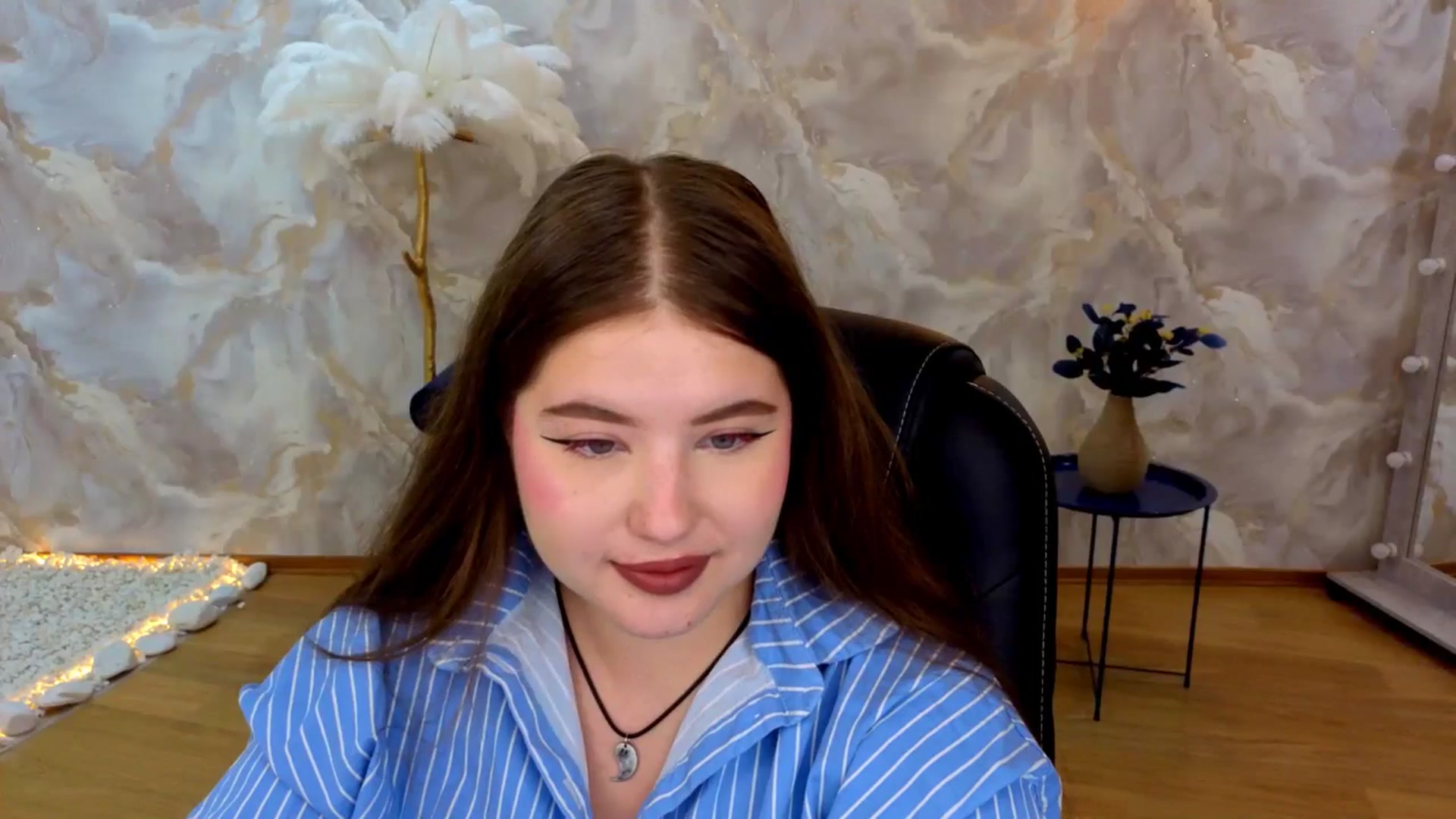 Gallery image thumbnail from AdmireMyEyes's myfreecams stream on, 08/26/2025, 21:24 image 10 of 20