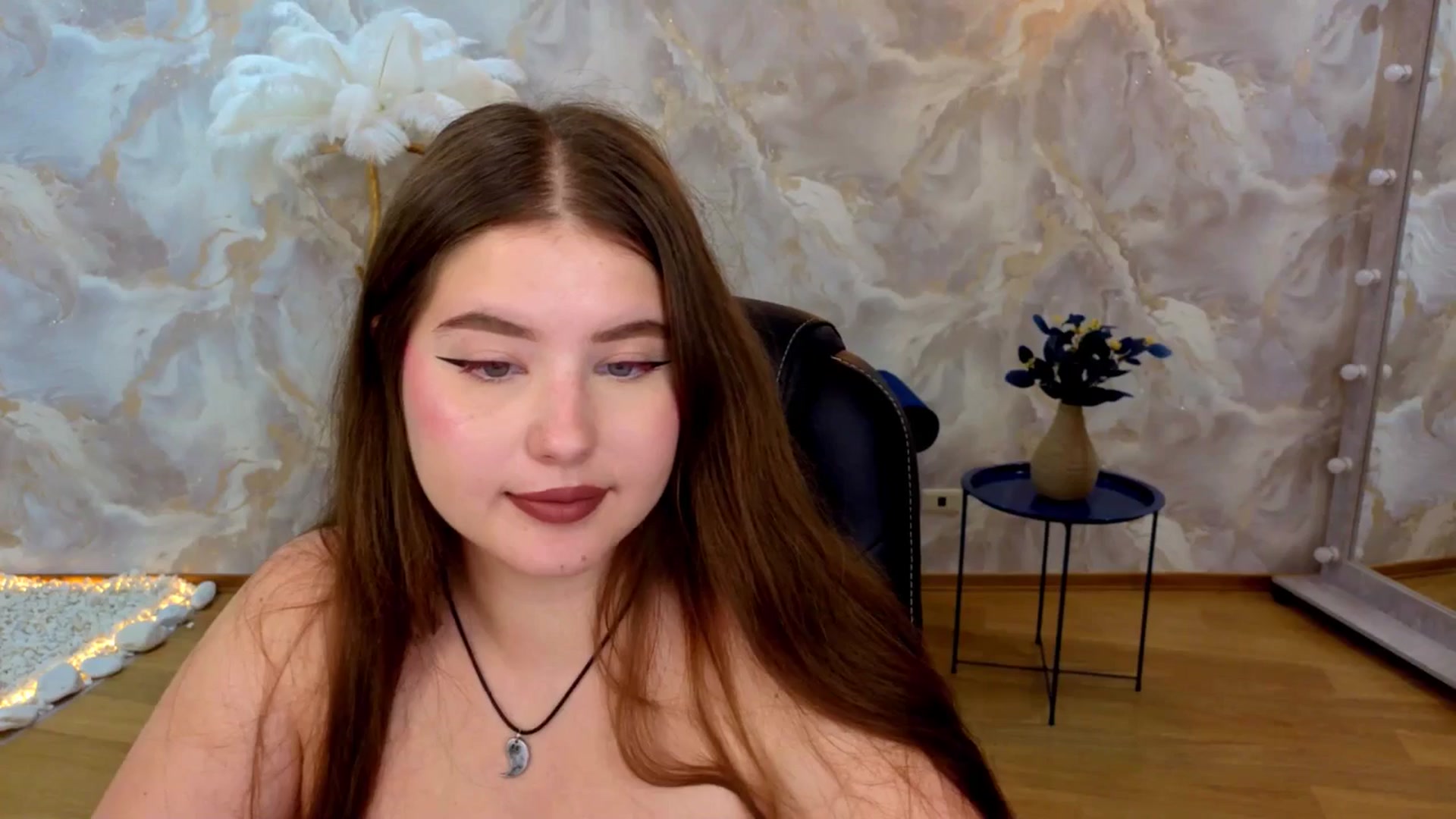 Gallery image thumbnail from AdmireMyEyes's myfreecams stream on, 08/27/2025, 24:28 image 19 of 20