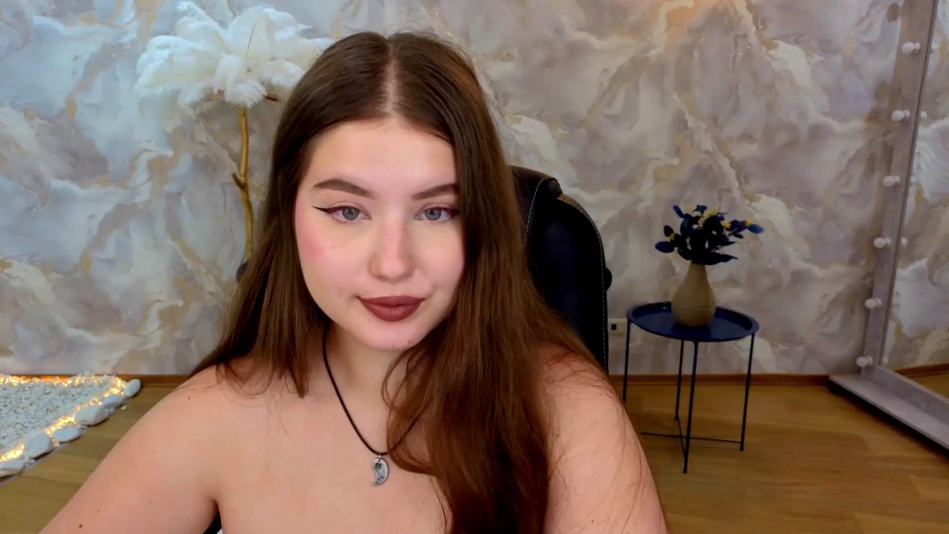 Gallery image thumbnail from AdmireMyEyes's myfreecams stream on, 08/27/2025, 24:28 image 16 of 20